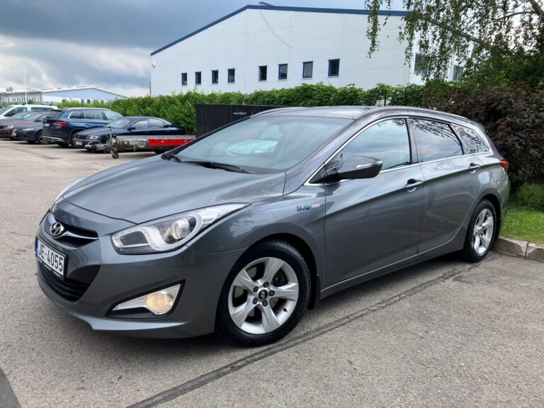 Hyundai i40 blue