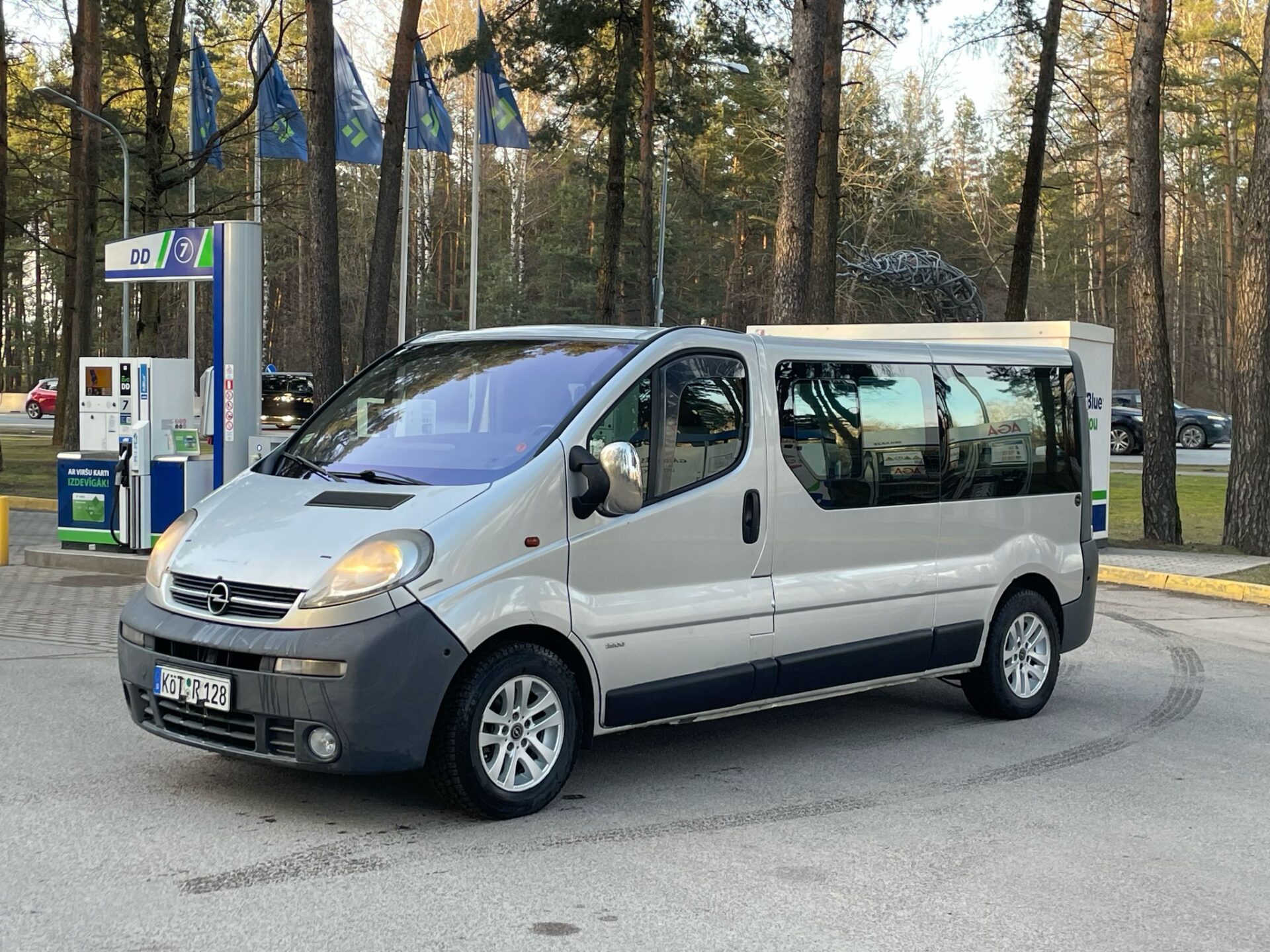 OPEL VIVARO 8-VIETAS