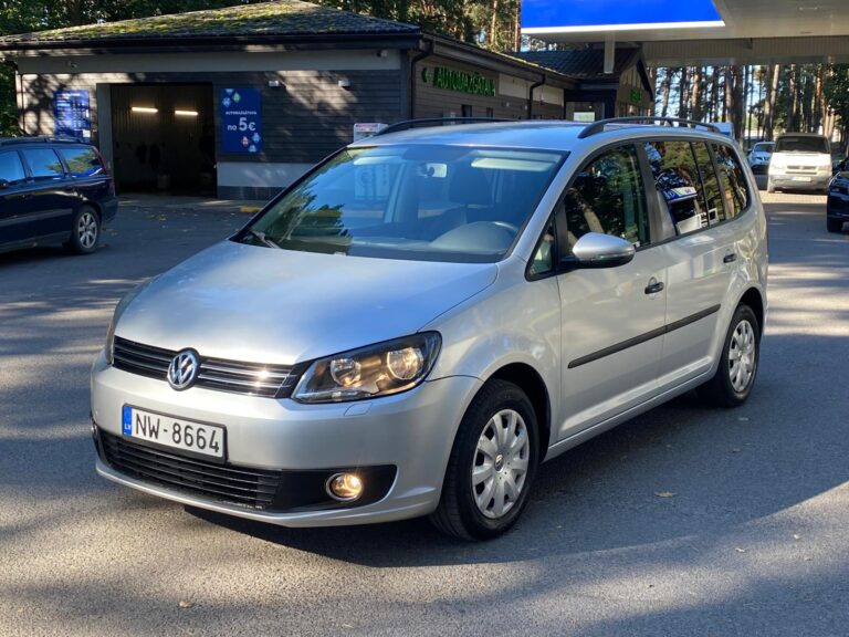 VW Touran 7-Vietīgs