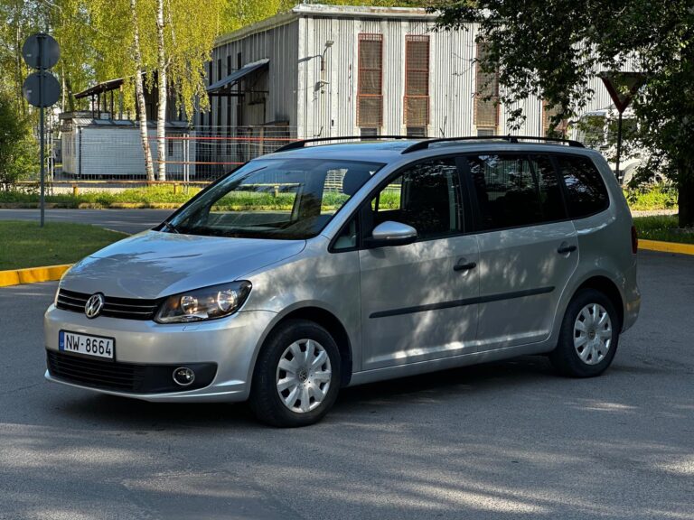 VW Touran 7-Vietīgs