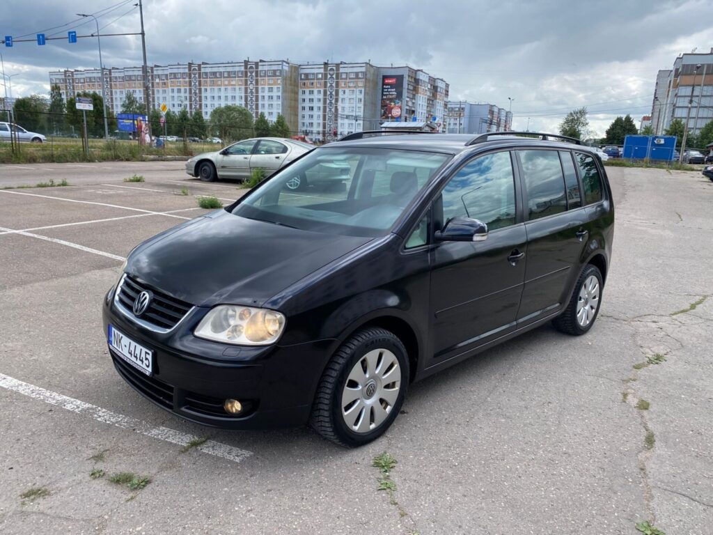 VW Touran 7-vietas
