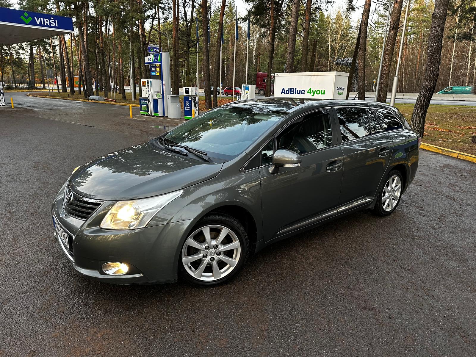 TOYOTA AVENSIS