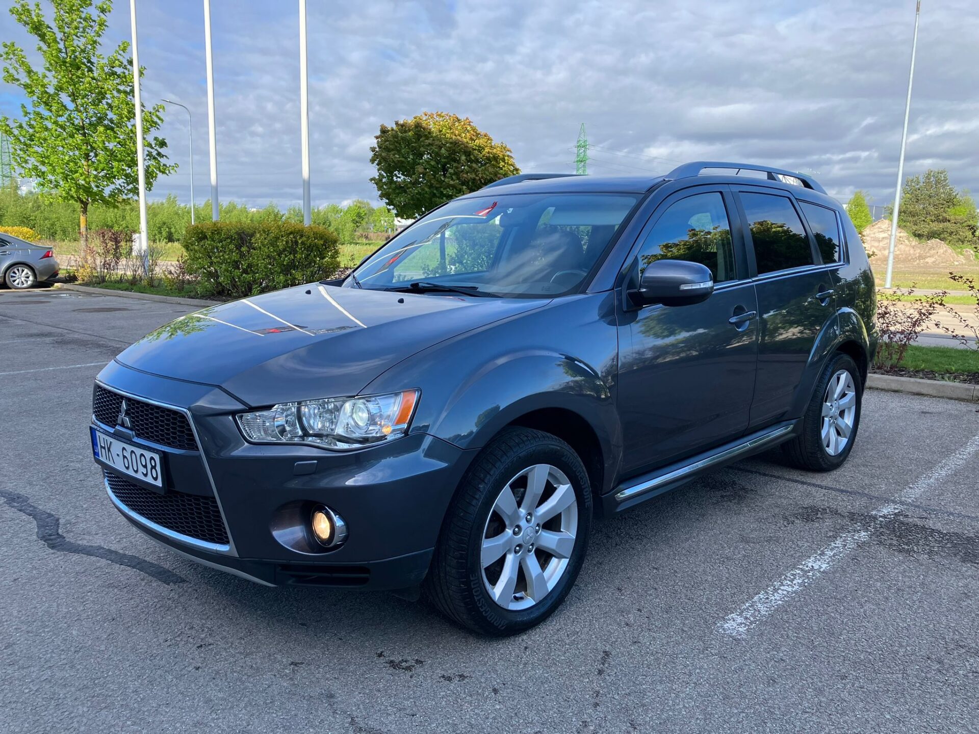 Mitsubishi Oulander 4×4 7-vietas
