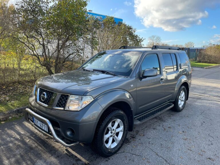 NISSAN PATHFINDER 4×4 7-vietas