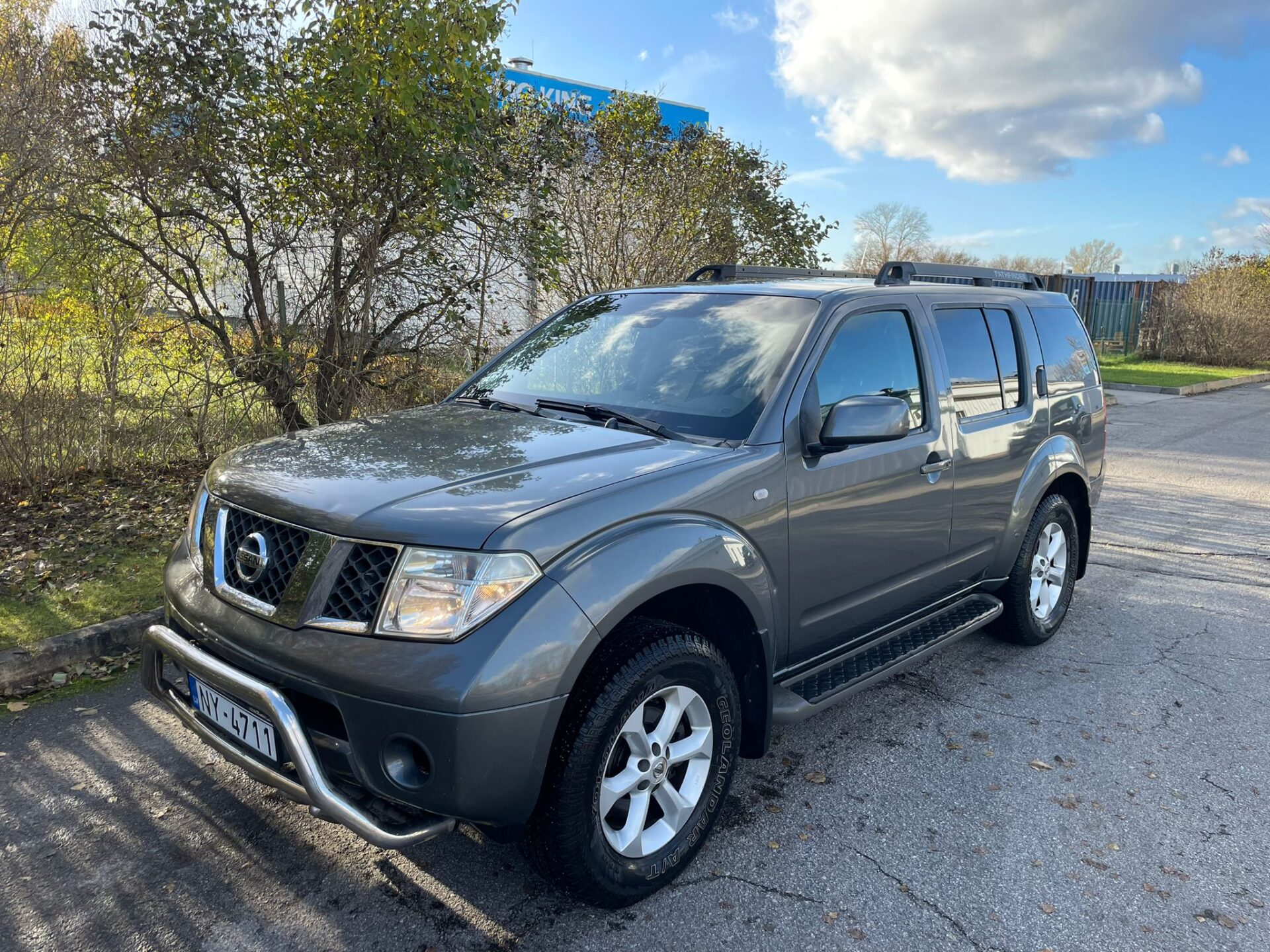NISSAN PATHFINDER 4×4 7-vietas