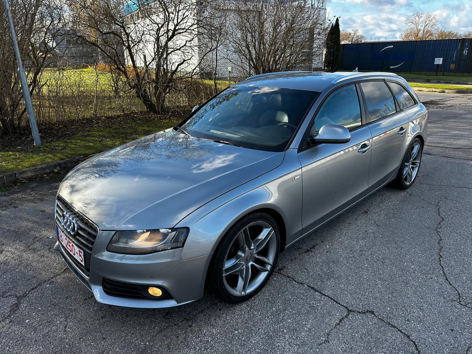 AUDI A4 SLINE