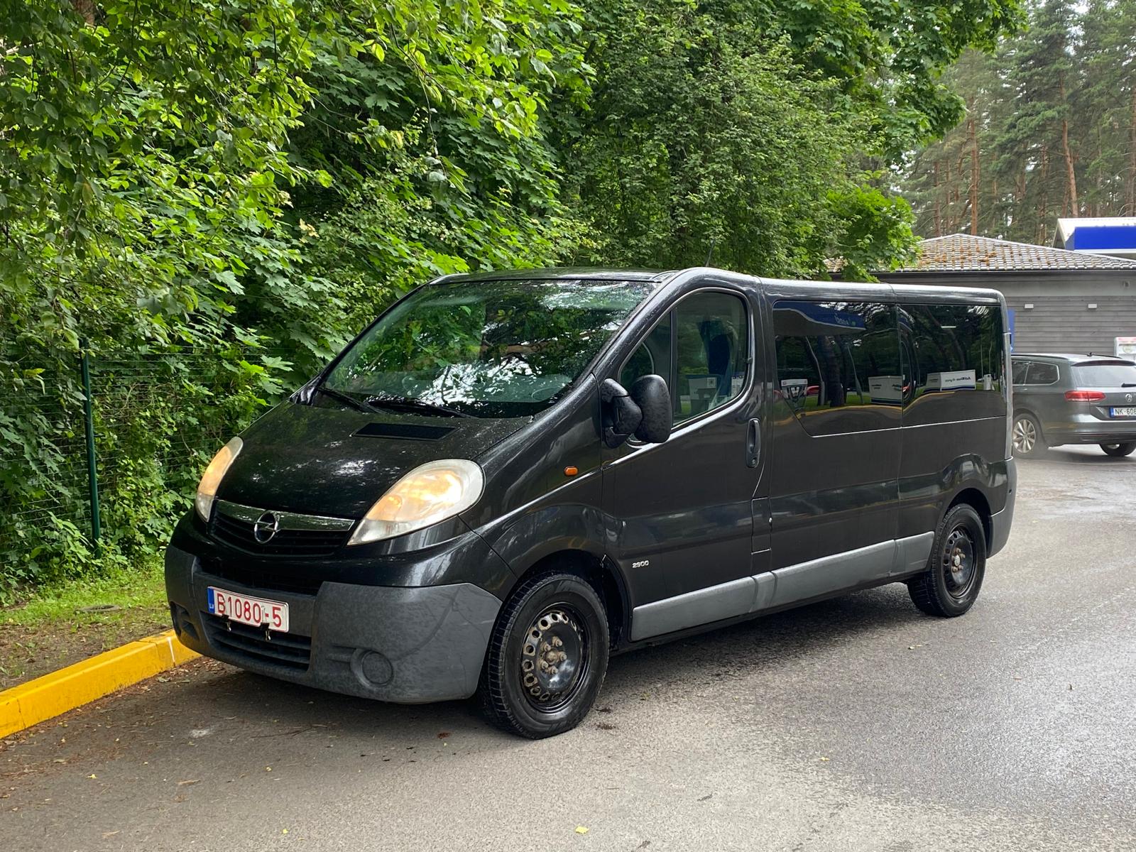 Opel Vivaro 9 vietas