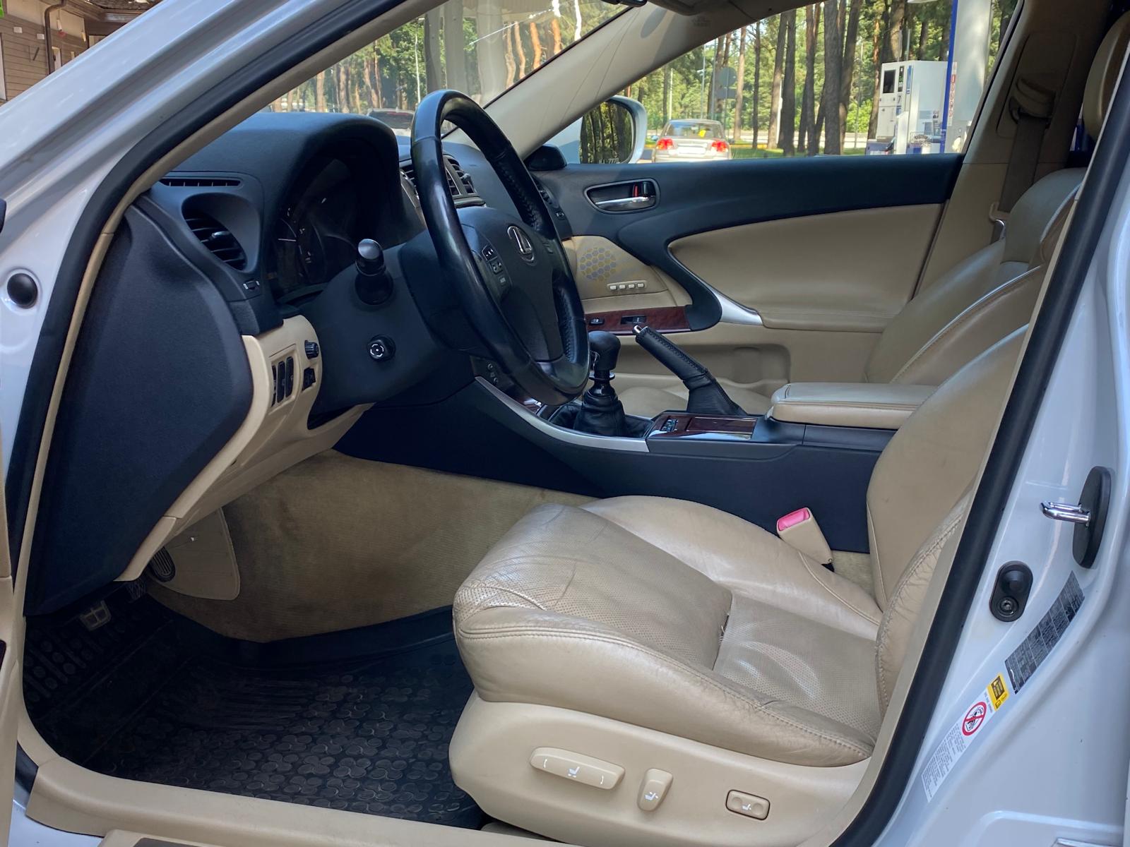 LEXUS IS 220