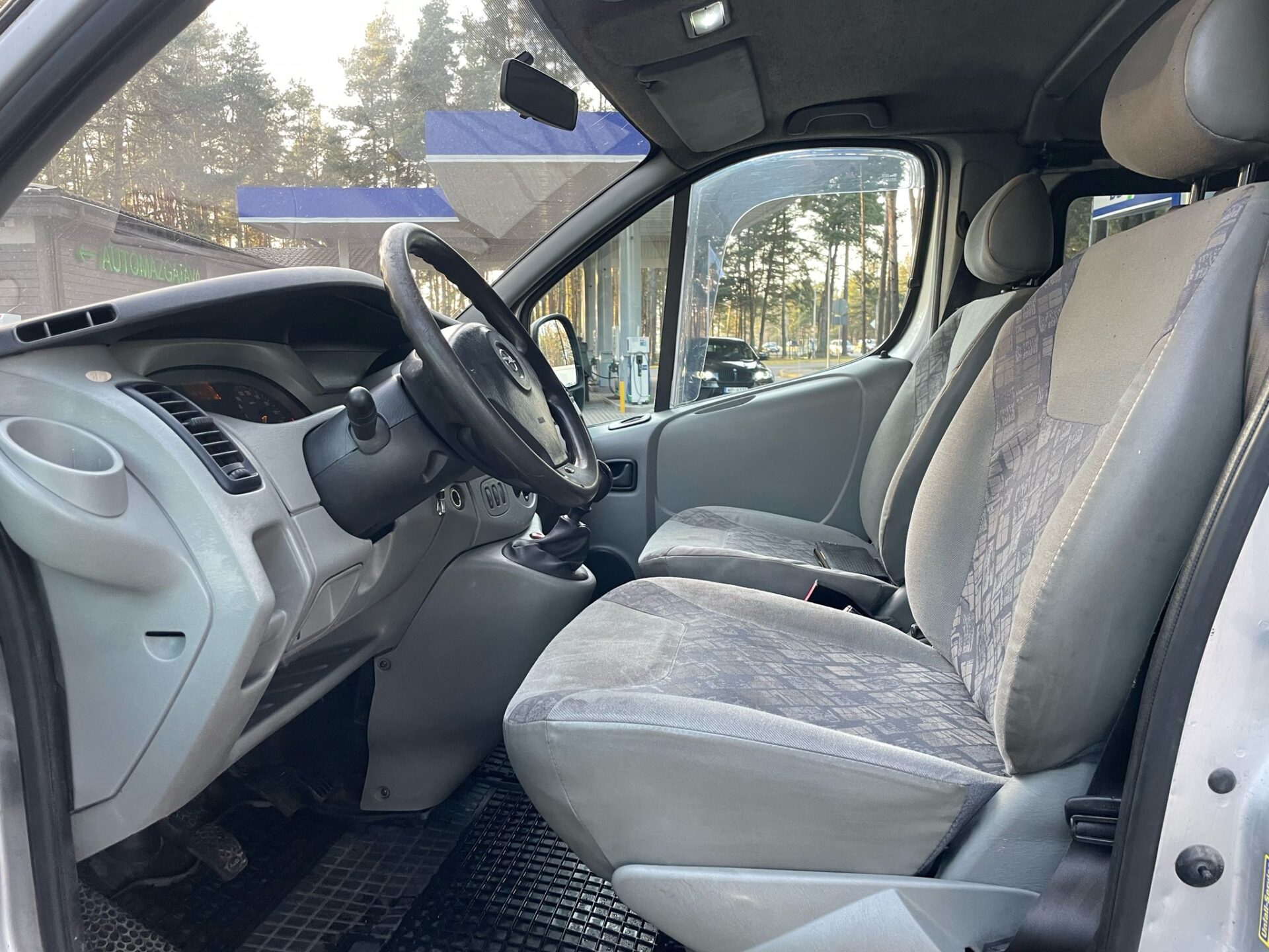 OPEL VIVARO 8-VIETAS