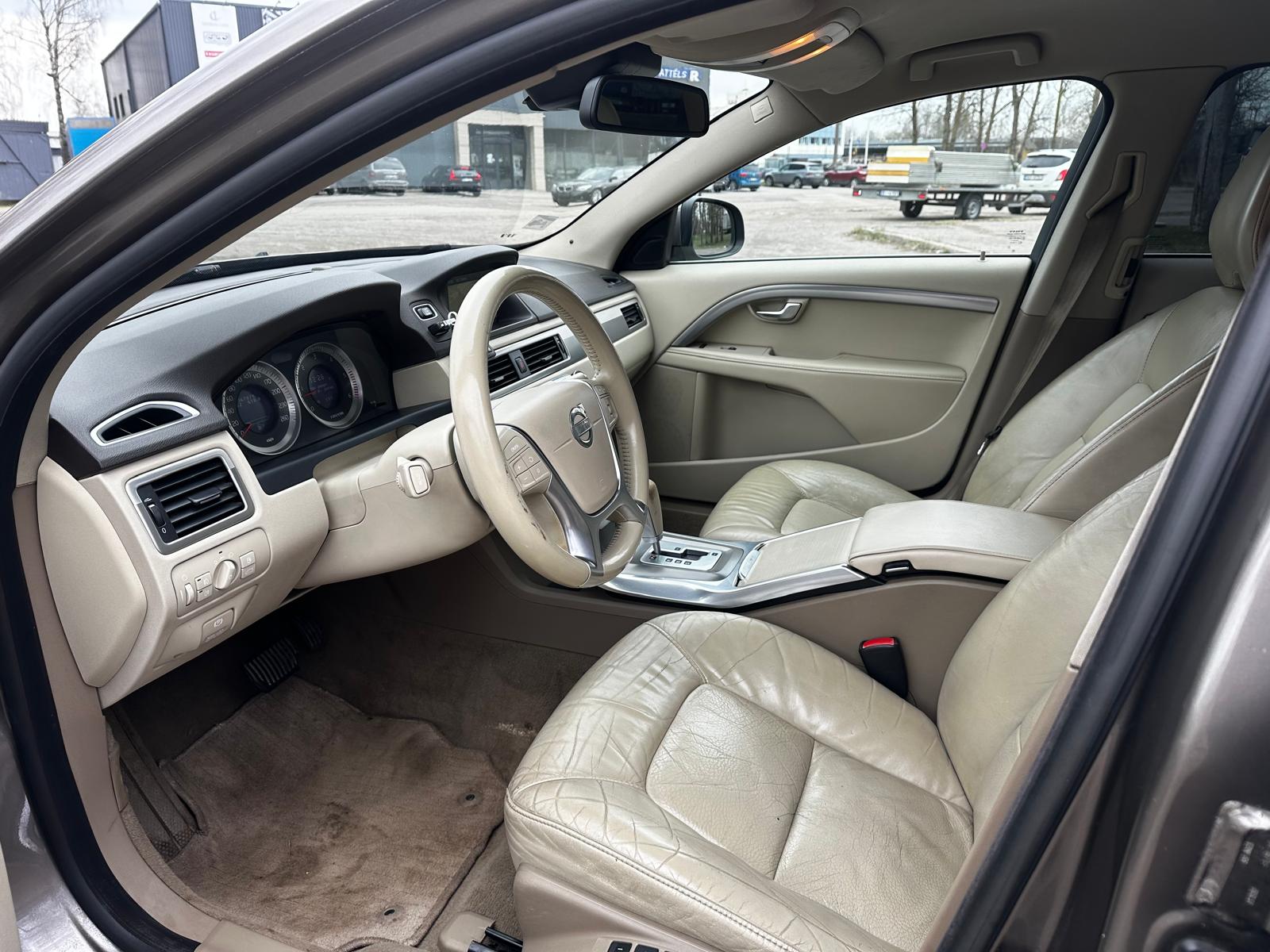 VOLVO S80