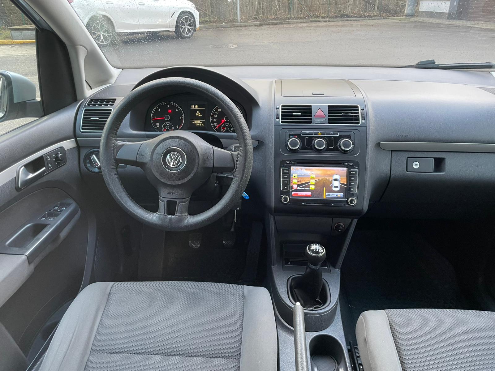 VW Touran 7-Vietīgs