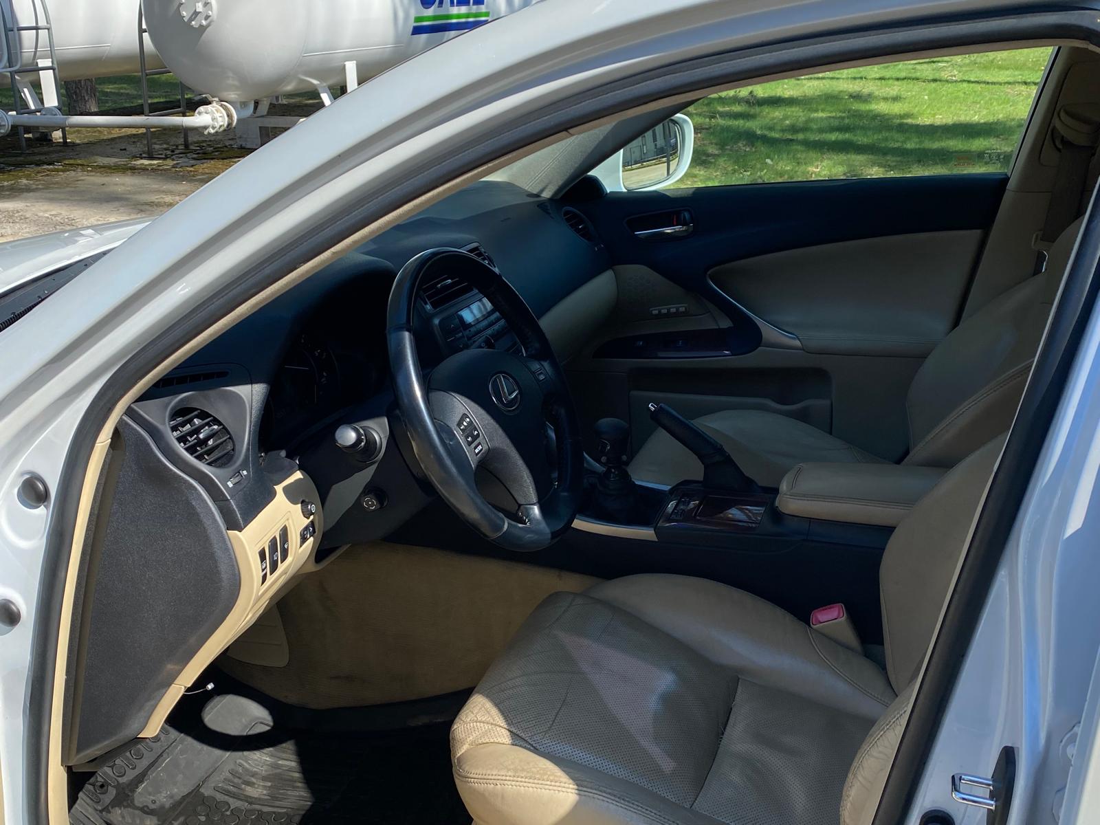 LEXUS IS 220