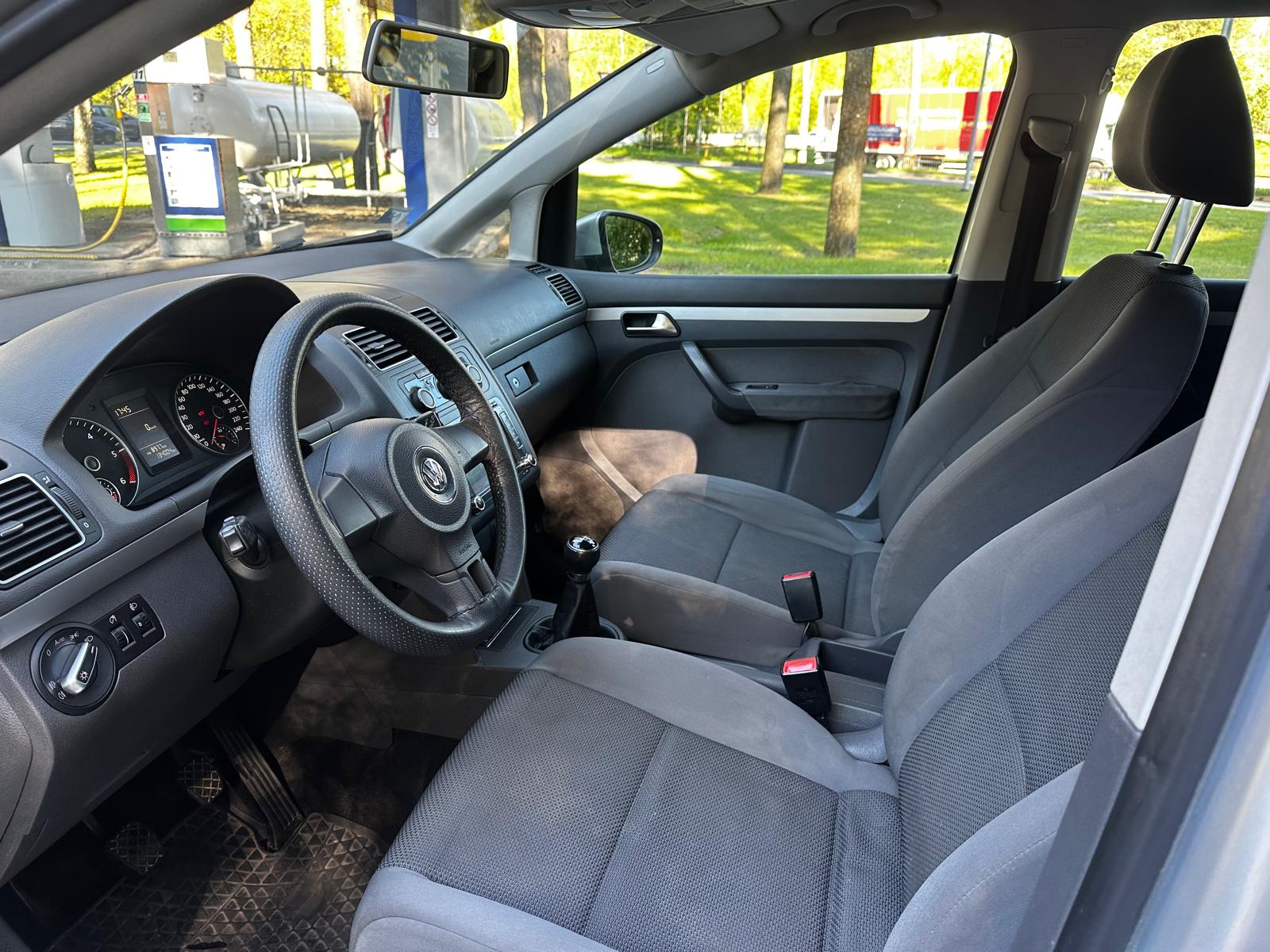 VW Touran 7-Vietīgs