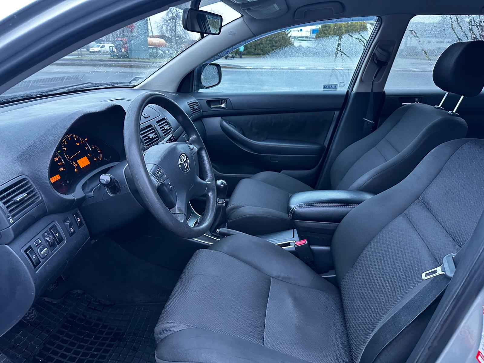 TOYOTA AVENSIS