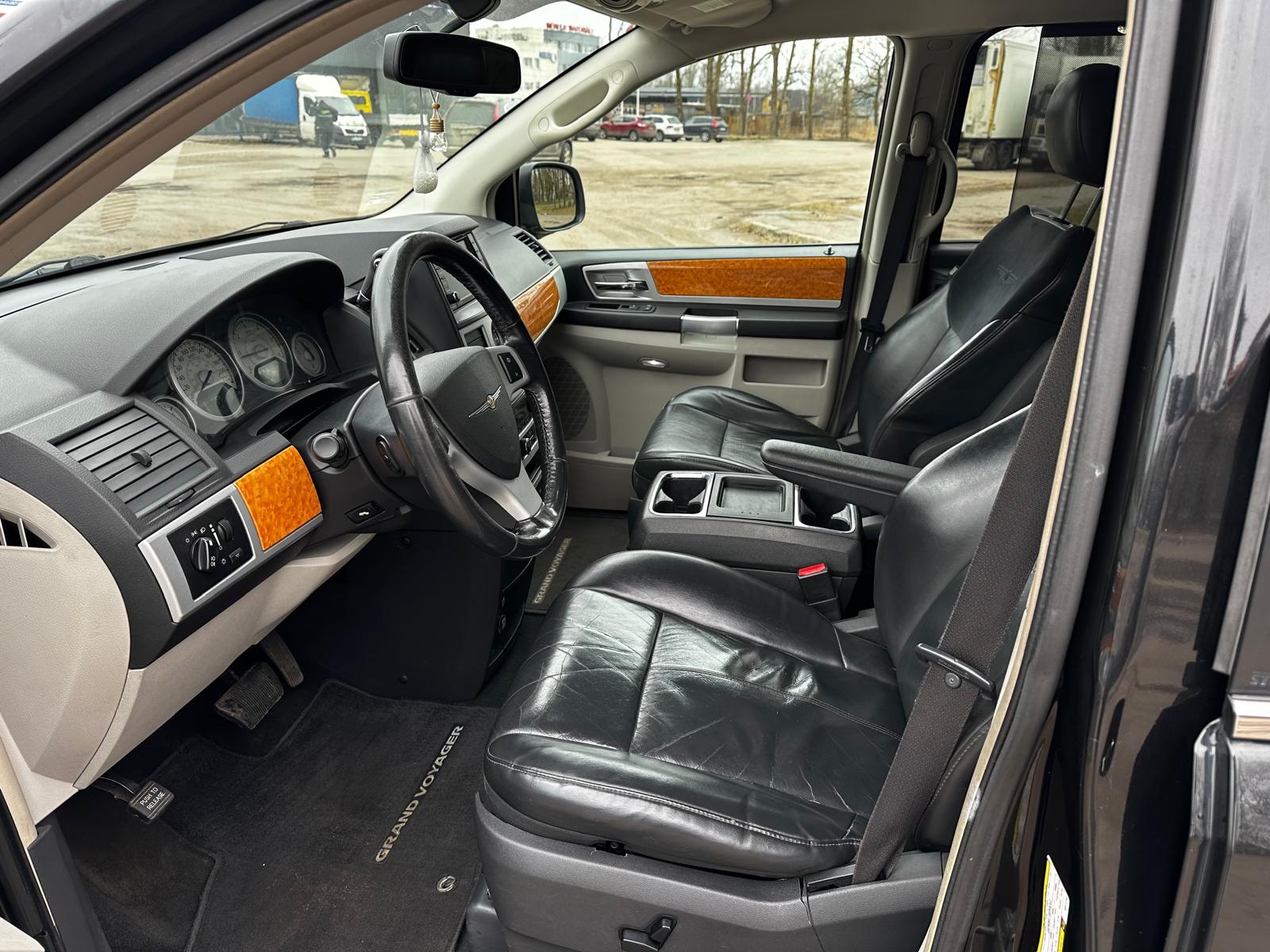 Chrysler Grand Voyager Stow&go limited edition 7-vietas