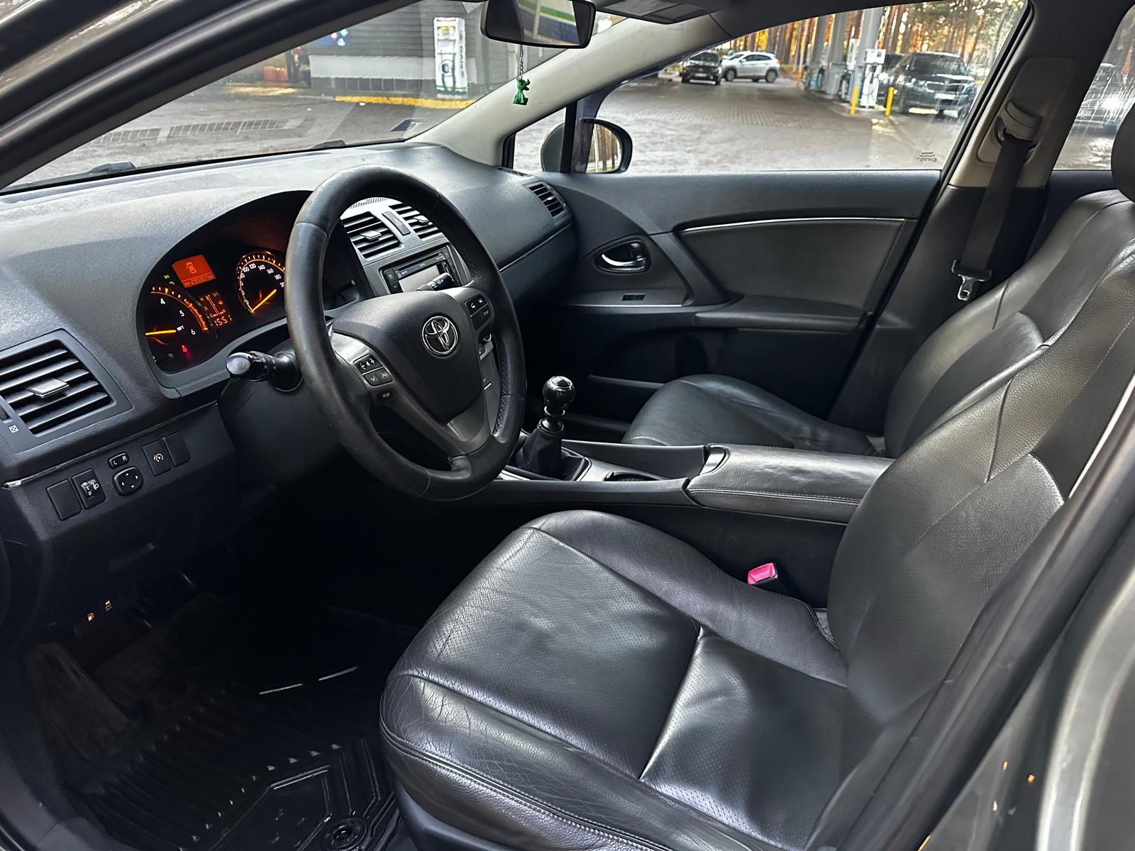 TOYOTA AVENSIS