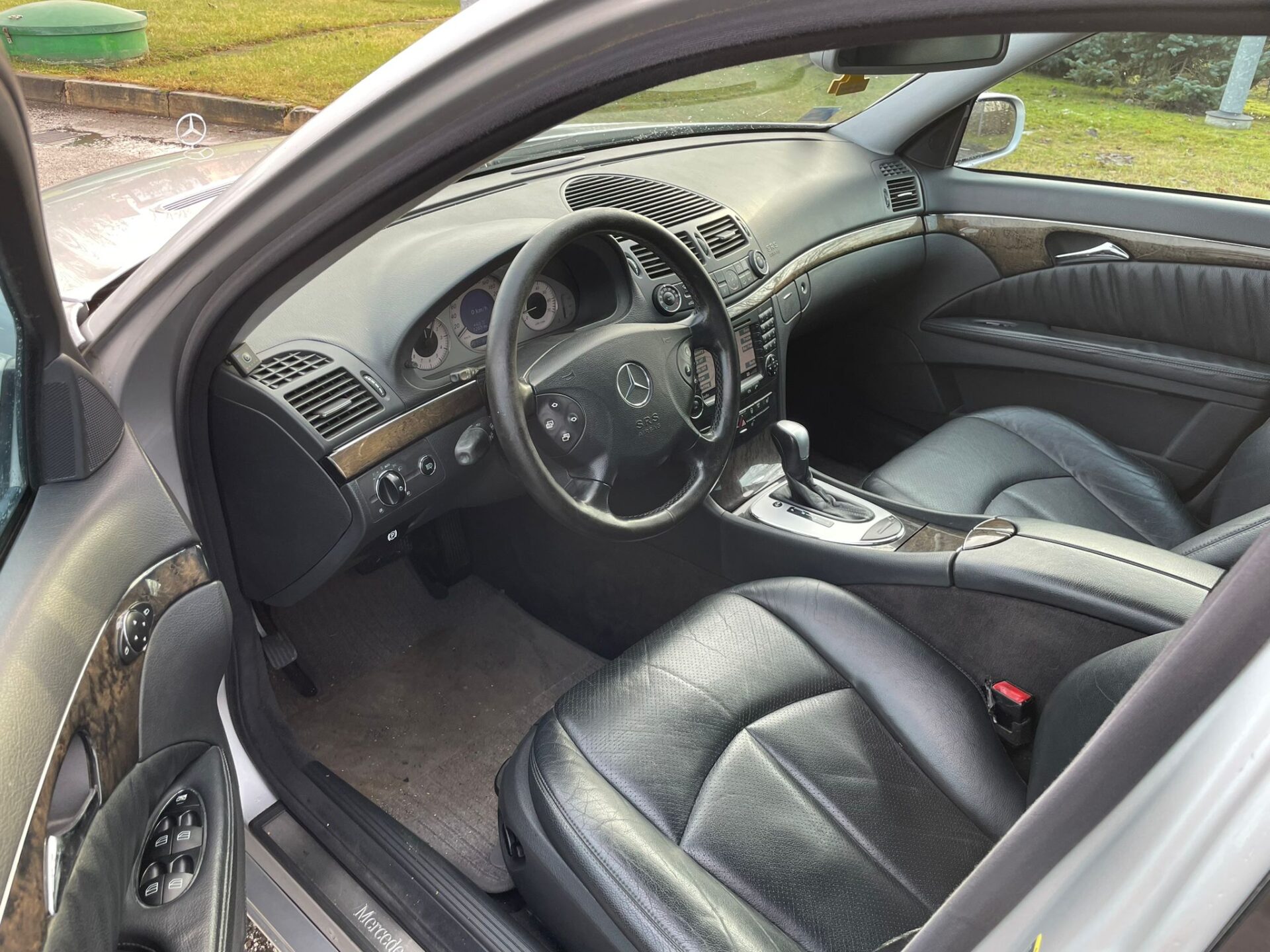 MERCEDES BENZ E240 AVANTGARDE