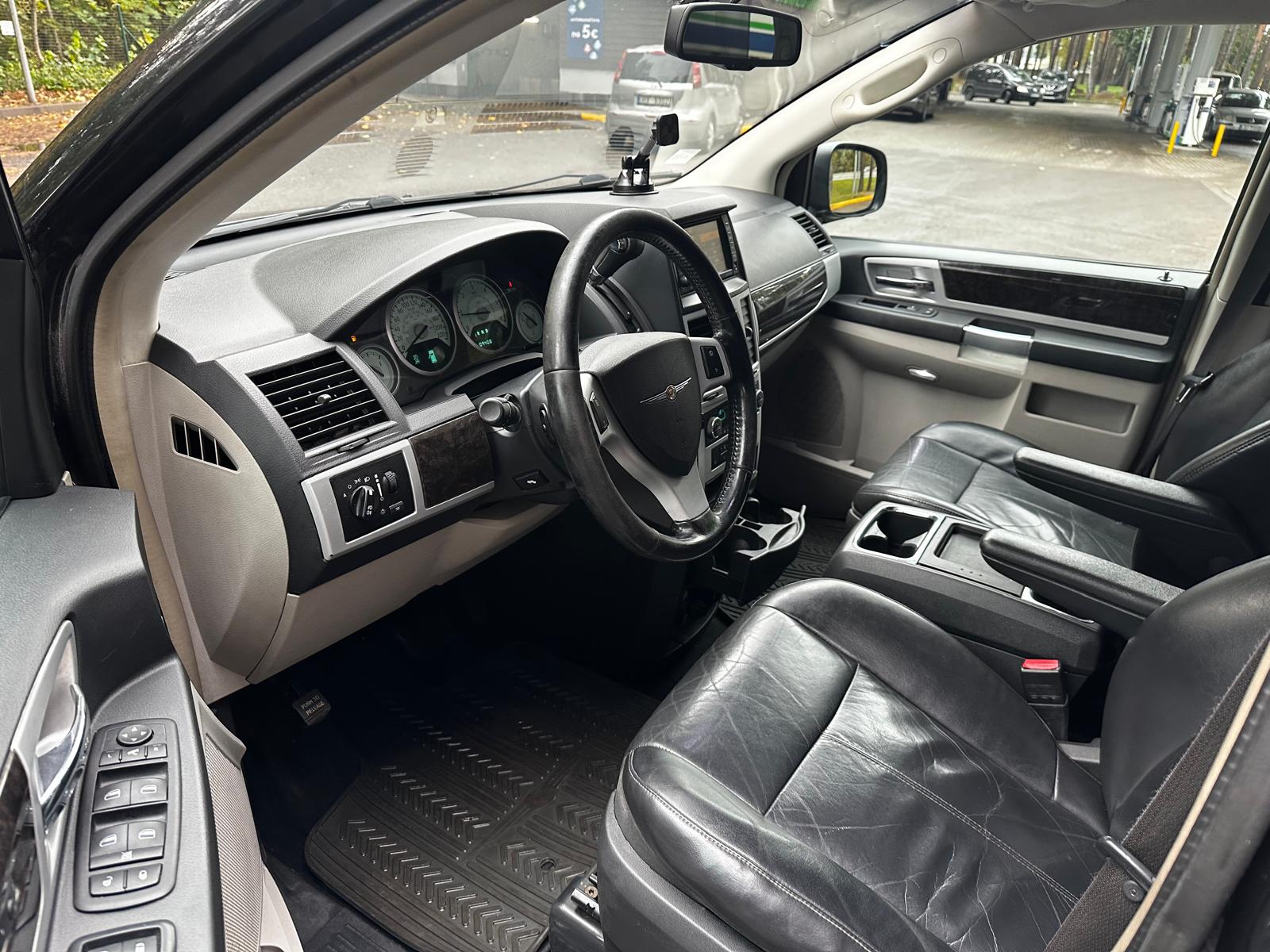 Chrysler Grand Voyager Limited Edition Stow N GO 7-vietas