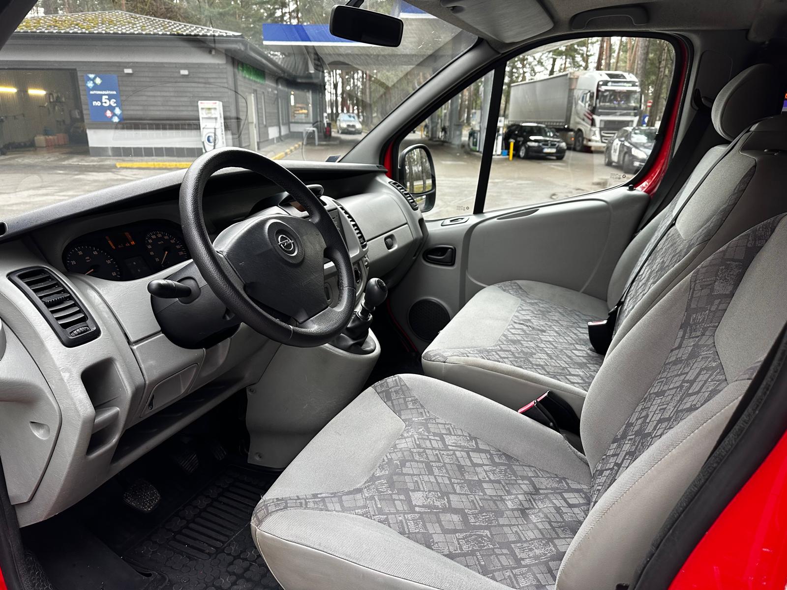 Opel Vivaro 5 seats