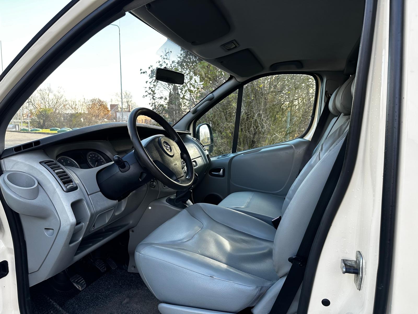 OPEL VIVARO 9-VIETAS