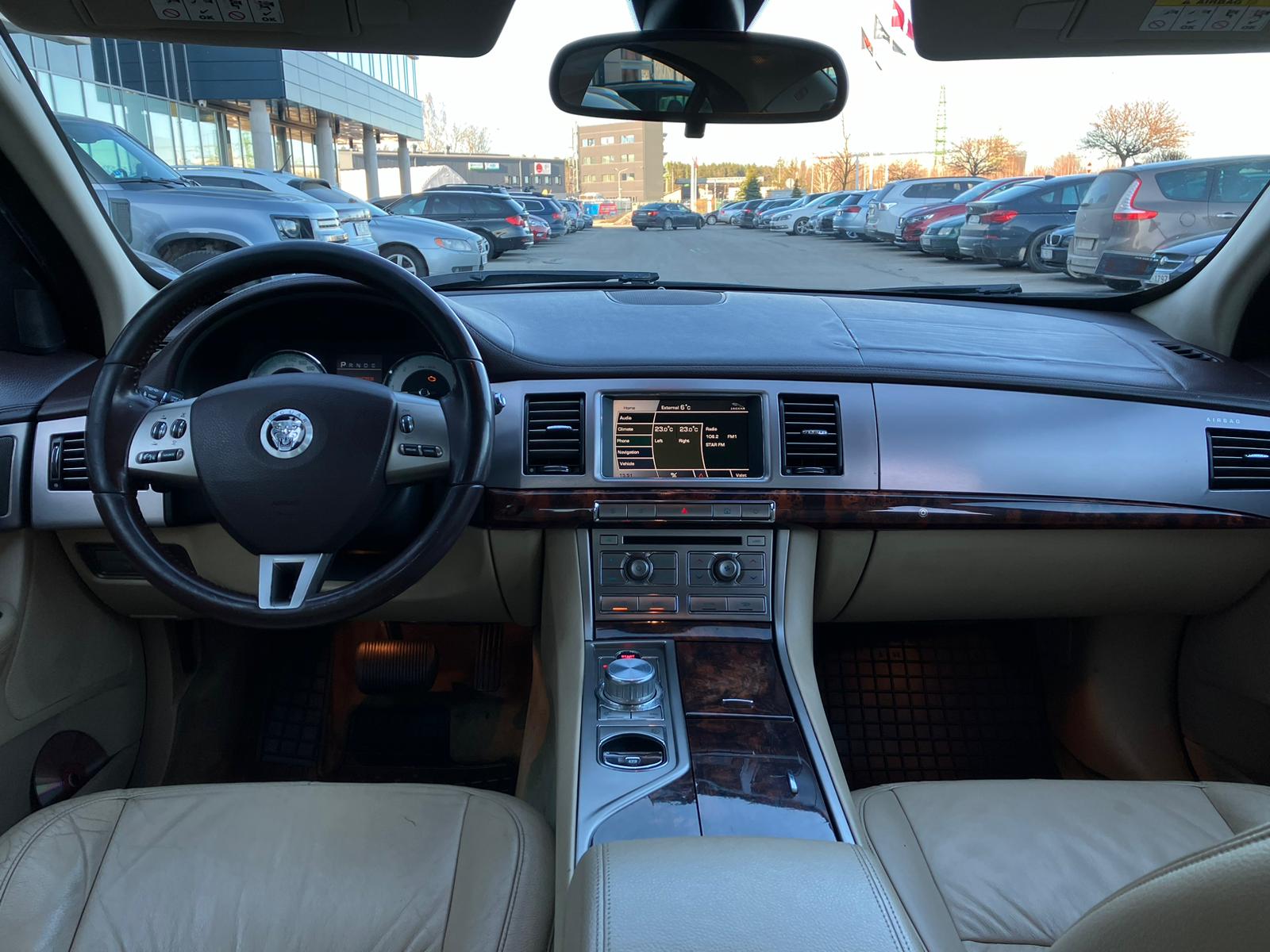 Jaguar XF
