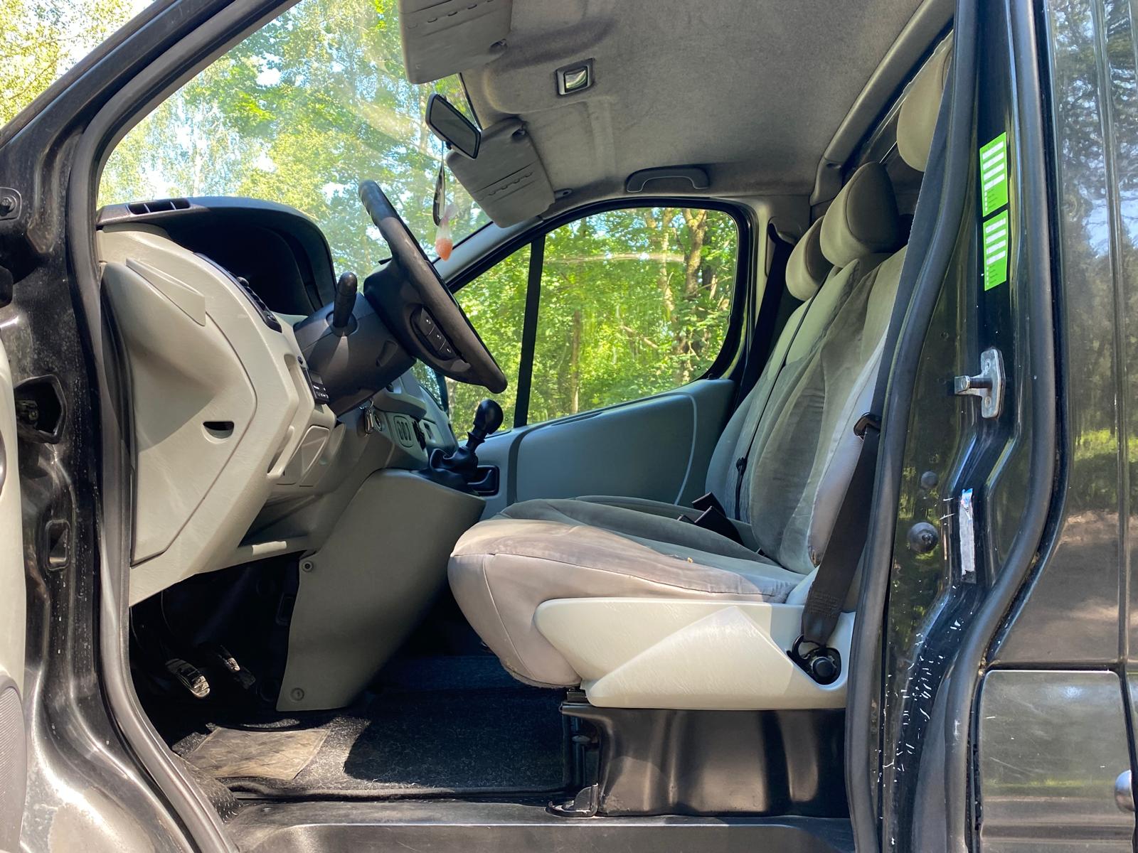 Opel Vivaro kravas buss 3-vietas