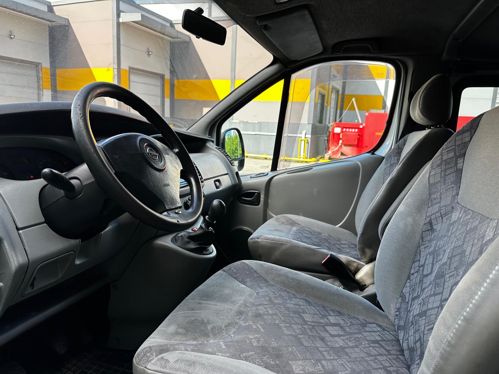 OPEL VIVARO 8-VIETAS