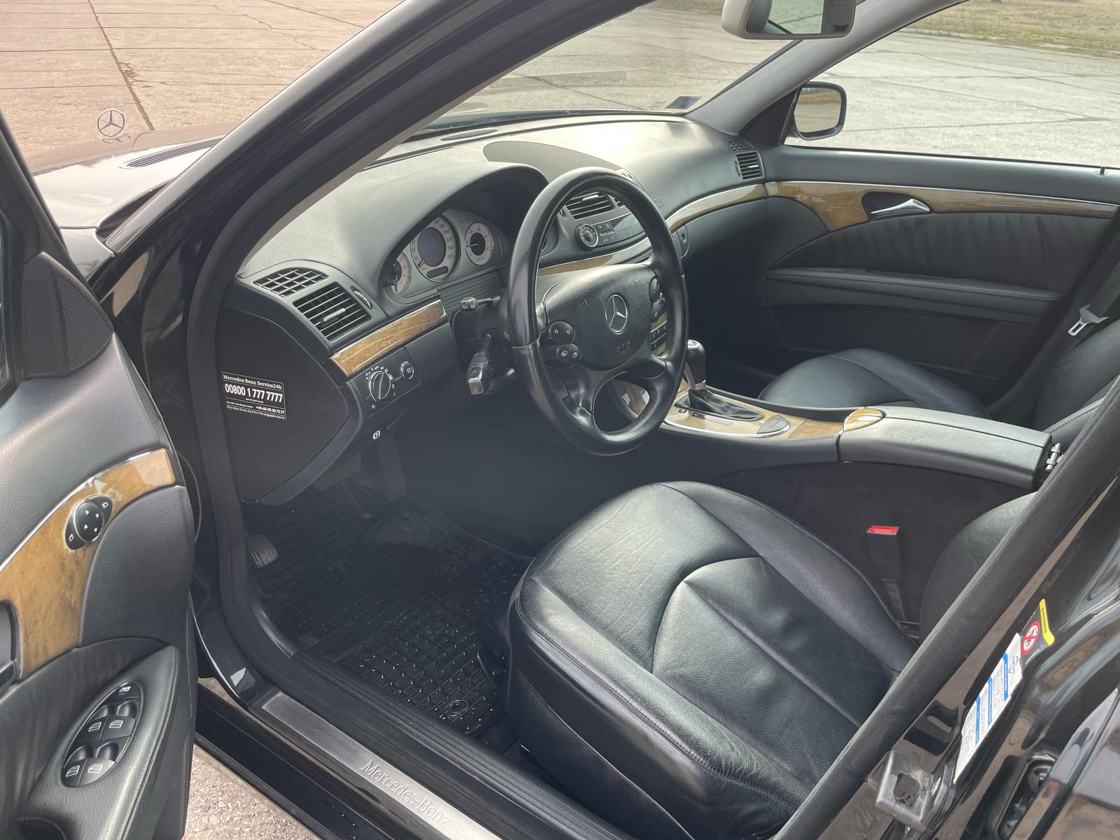 Mercedes Benz E320 AVANTGARDE