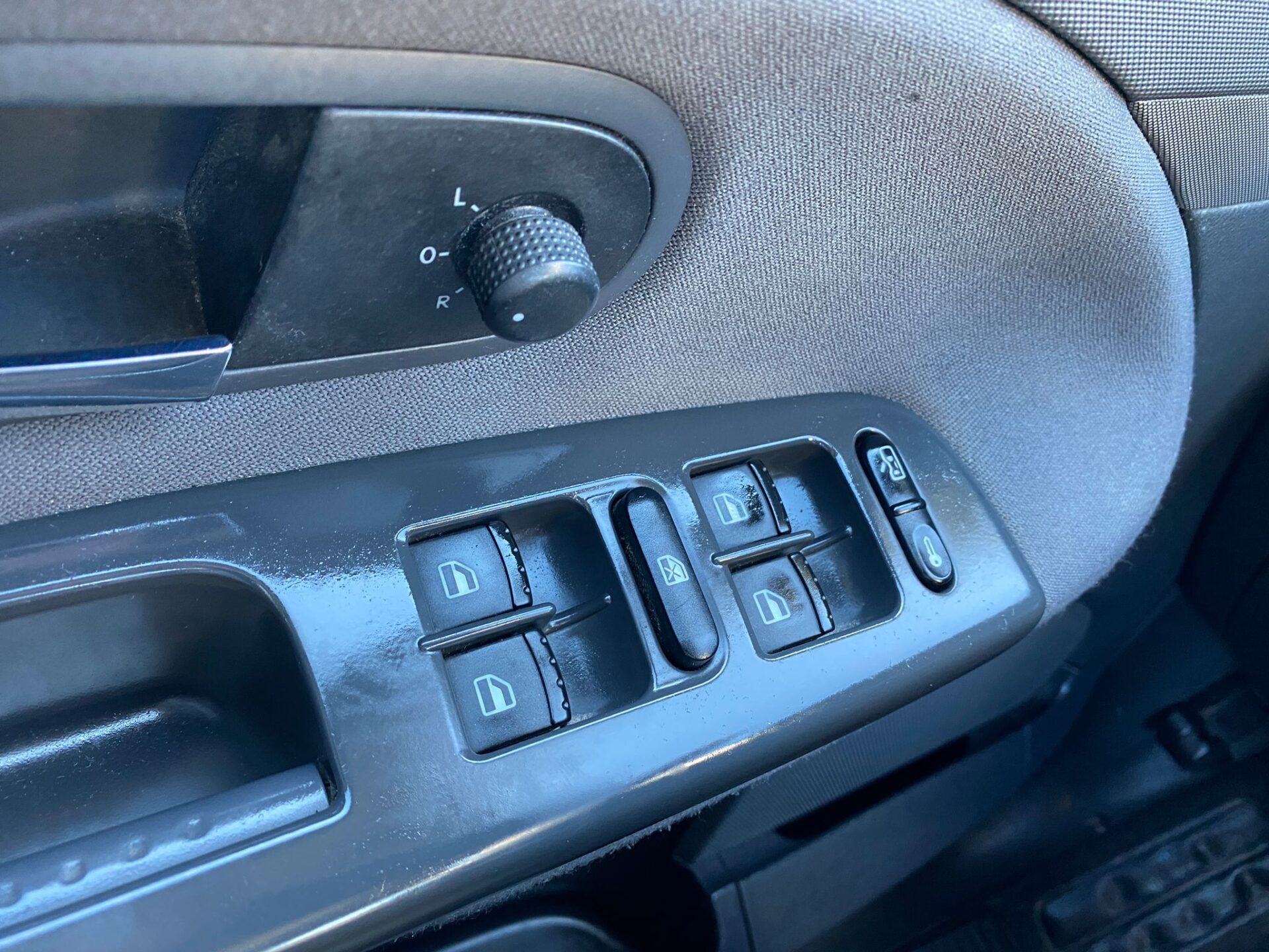 VW Sharan 7-Vietas