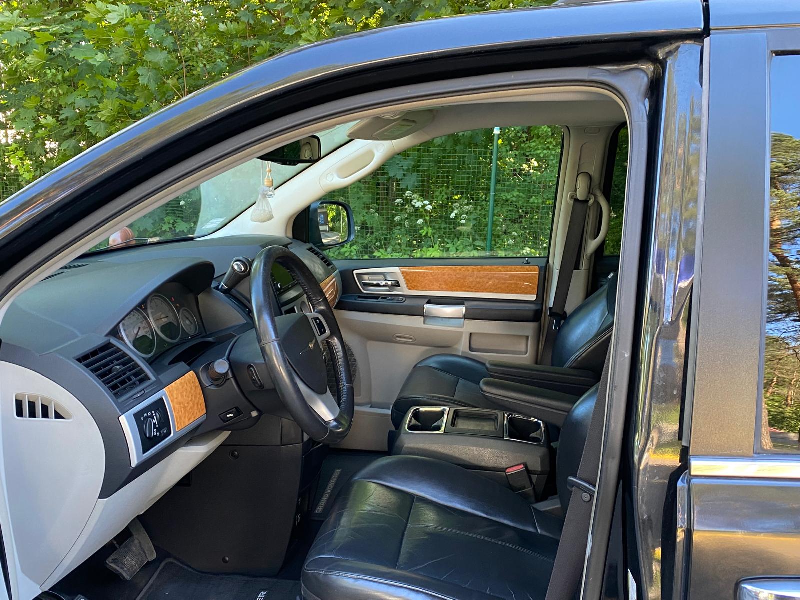 Chrysler Grand Voyager Stow&go limited edition 7-мест