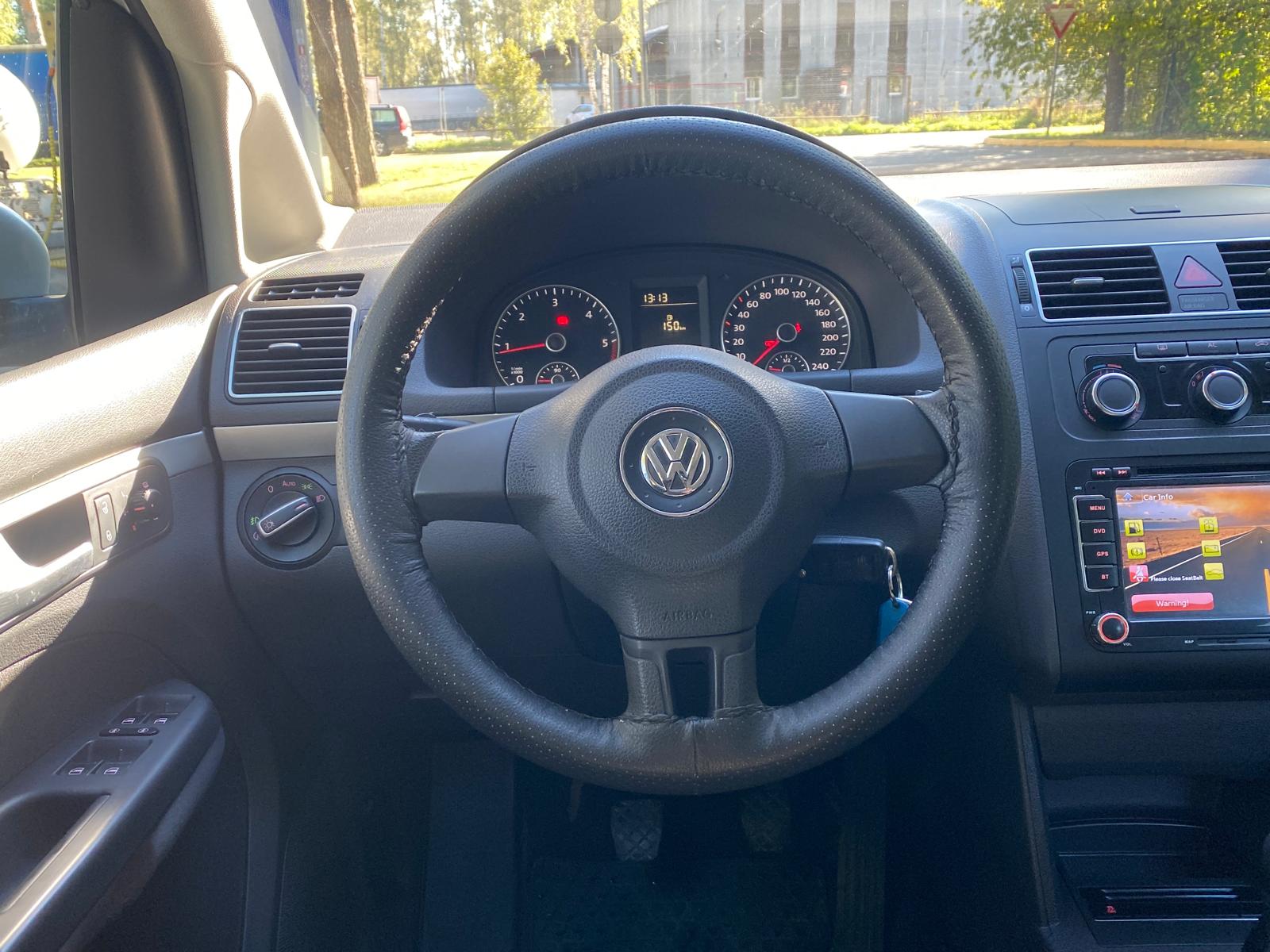 VW Touran 7-Vietīgs