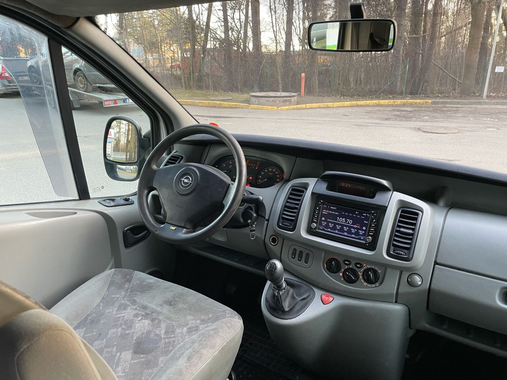 OPEL VIVARO 8-VIETAS