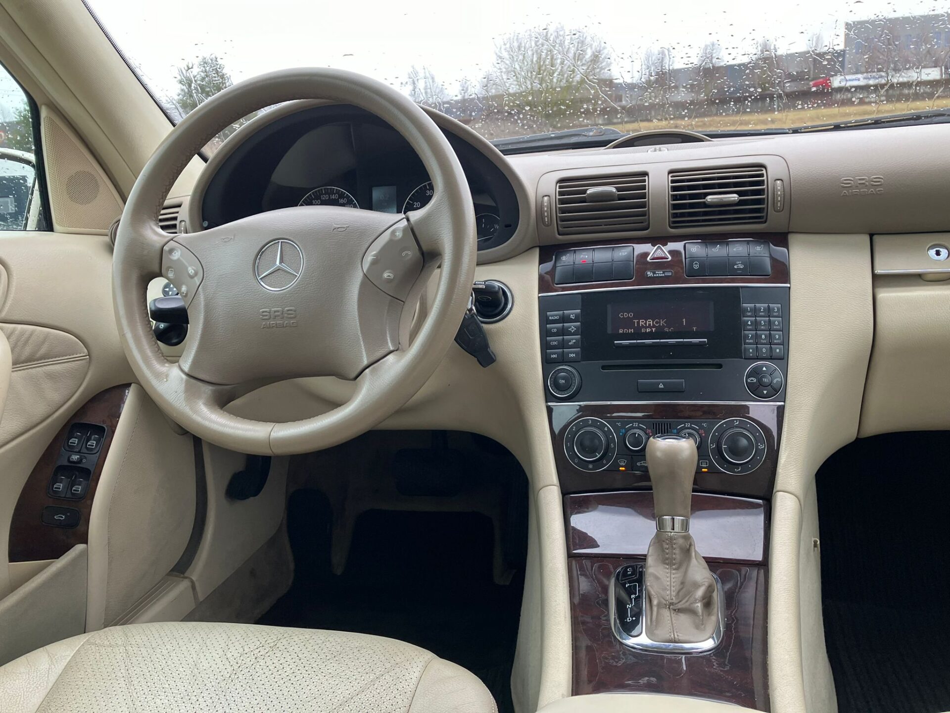Mercedes Benz C180