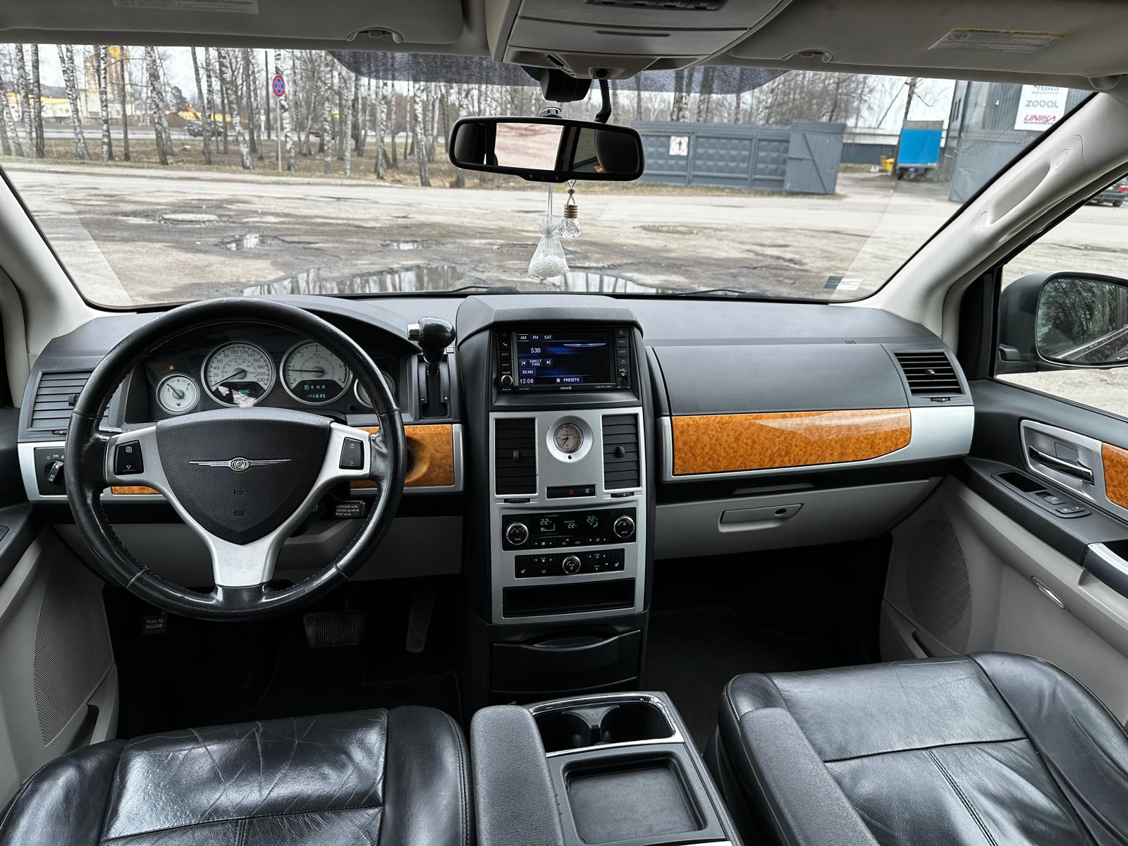 Chrysler Grand Voyager Stow&go limited edition 7-vietas