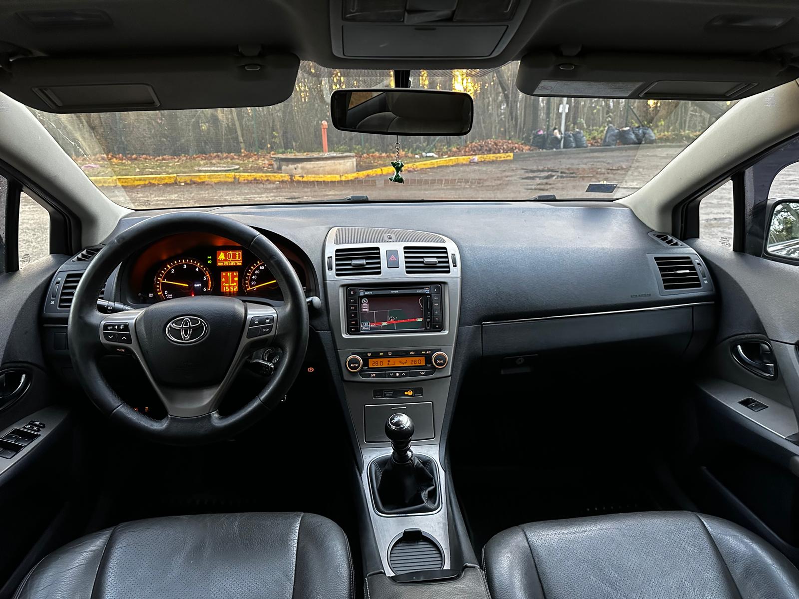 TOYOTA AVENSIS