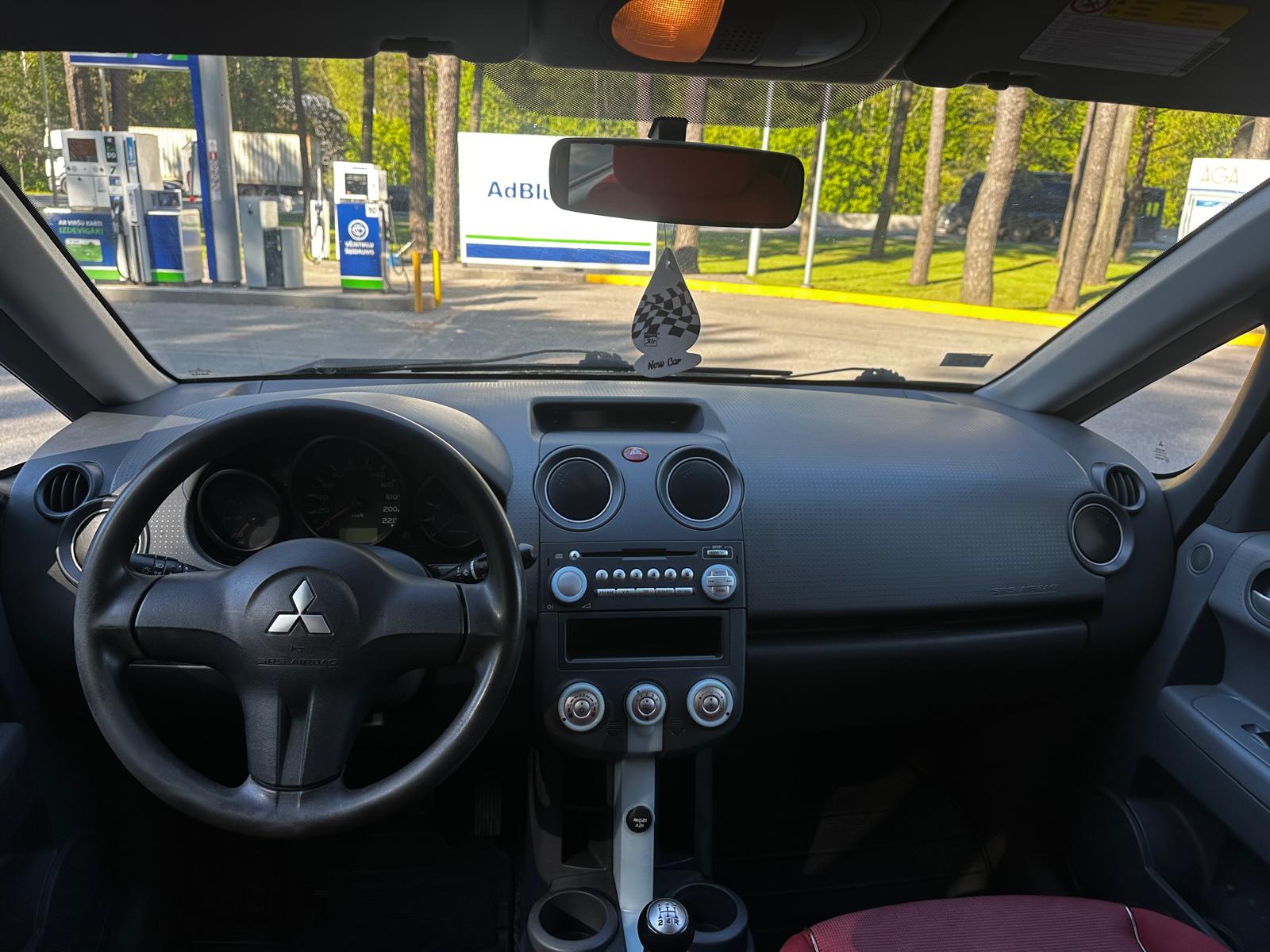 MITSUBISHI COLT