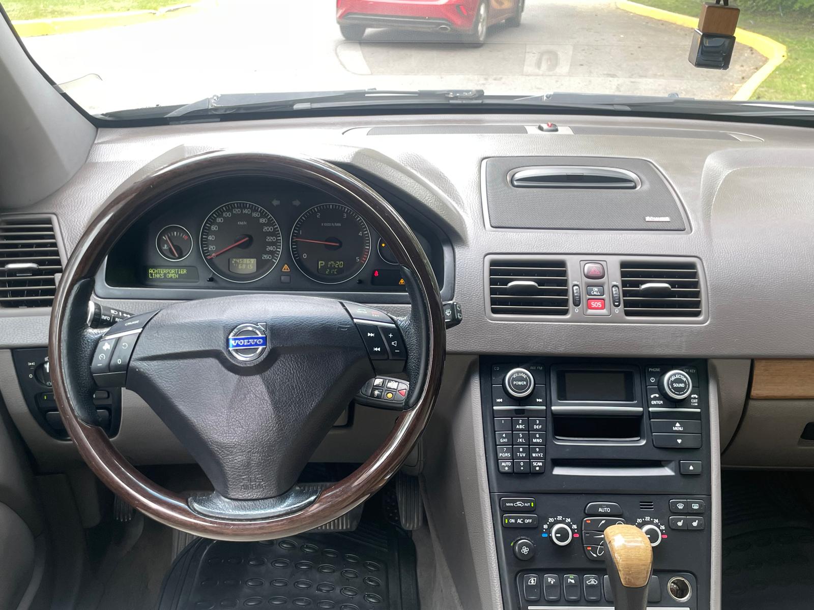VOLVO XC90 7-VIETAS
