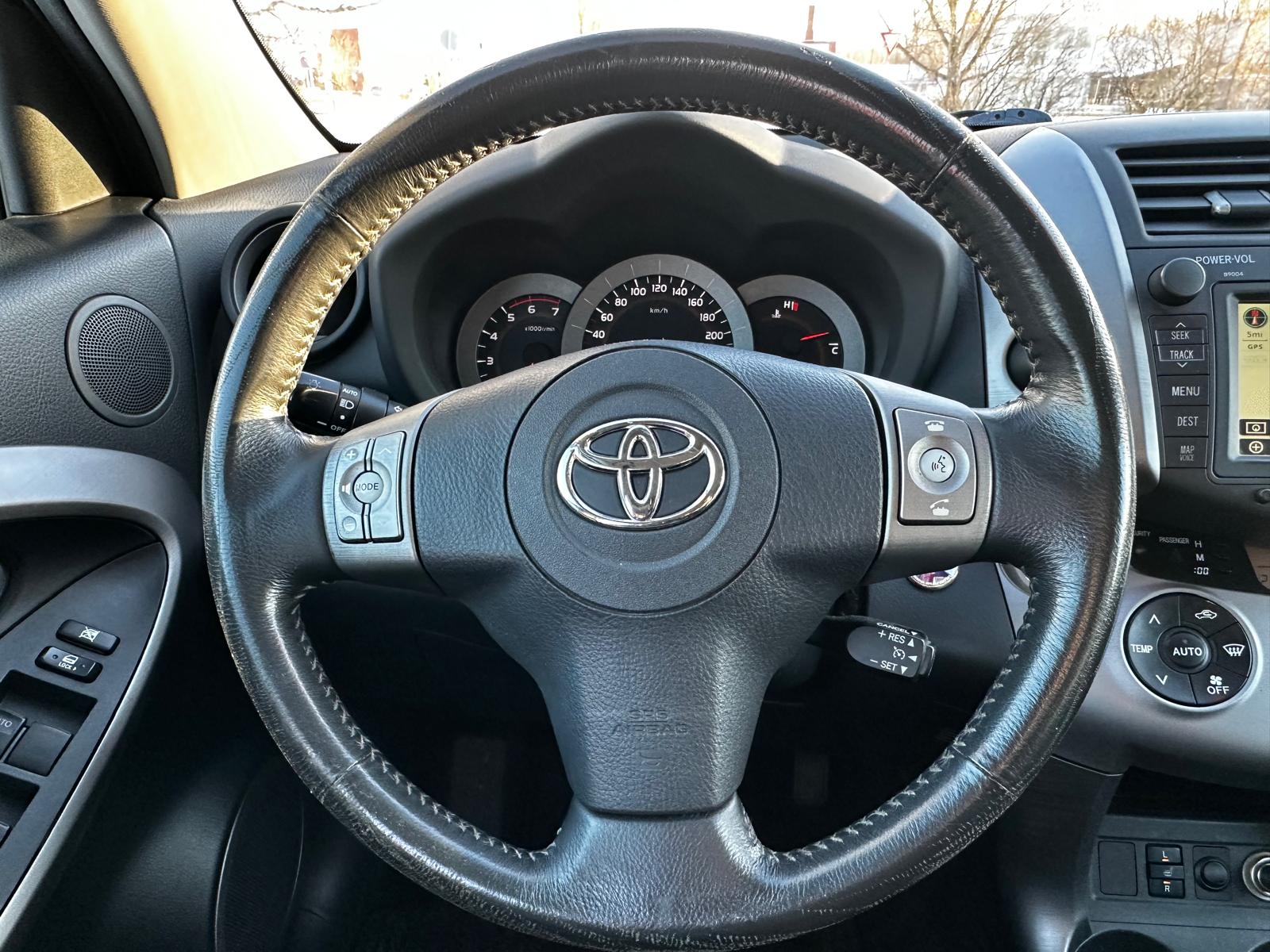 TOYOTA RAV4 4×4