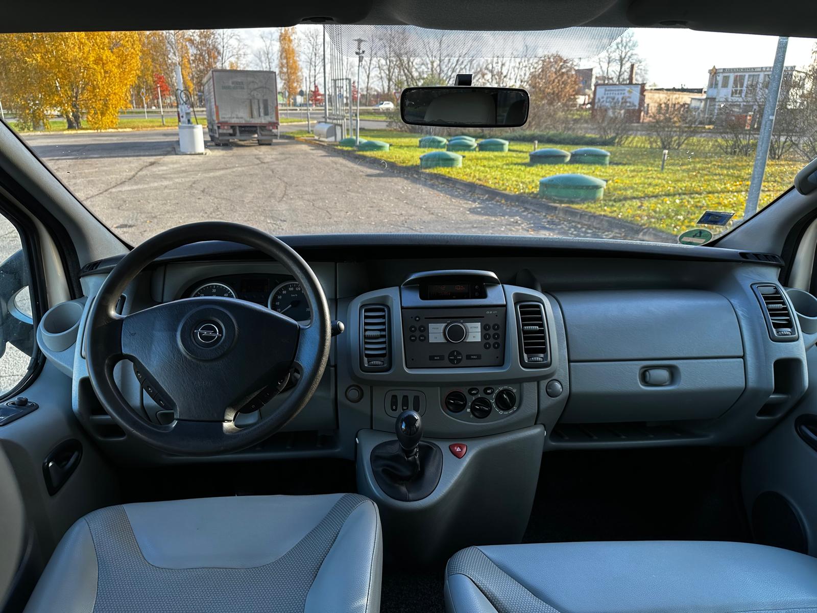 OPEL VIVARO 9-VIETAS
