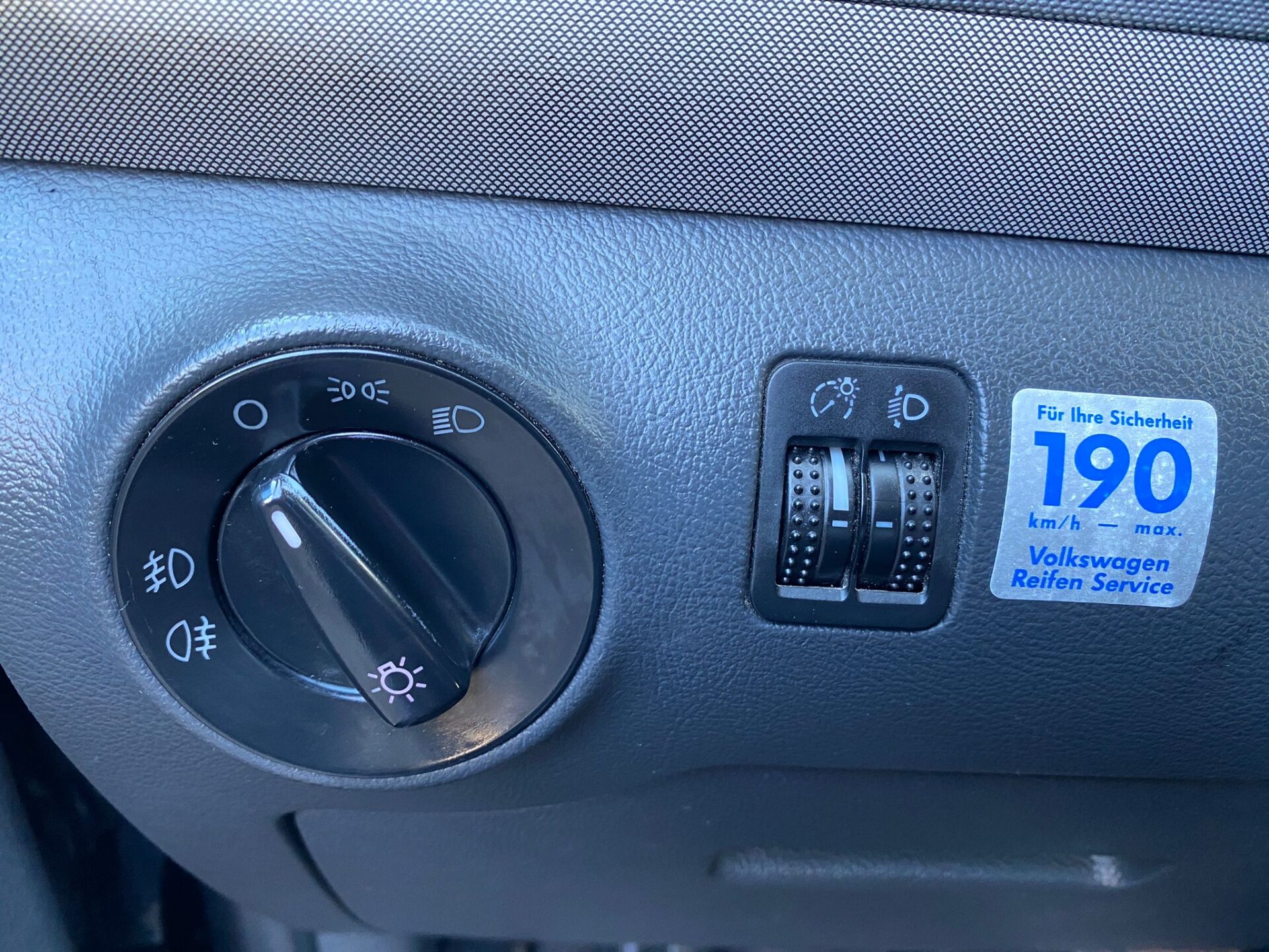 VW Sharan 7-Vietas