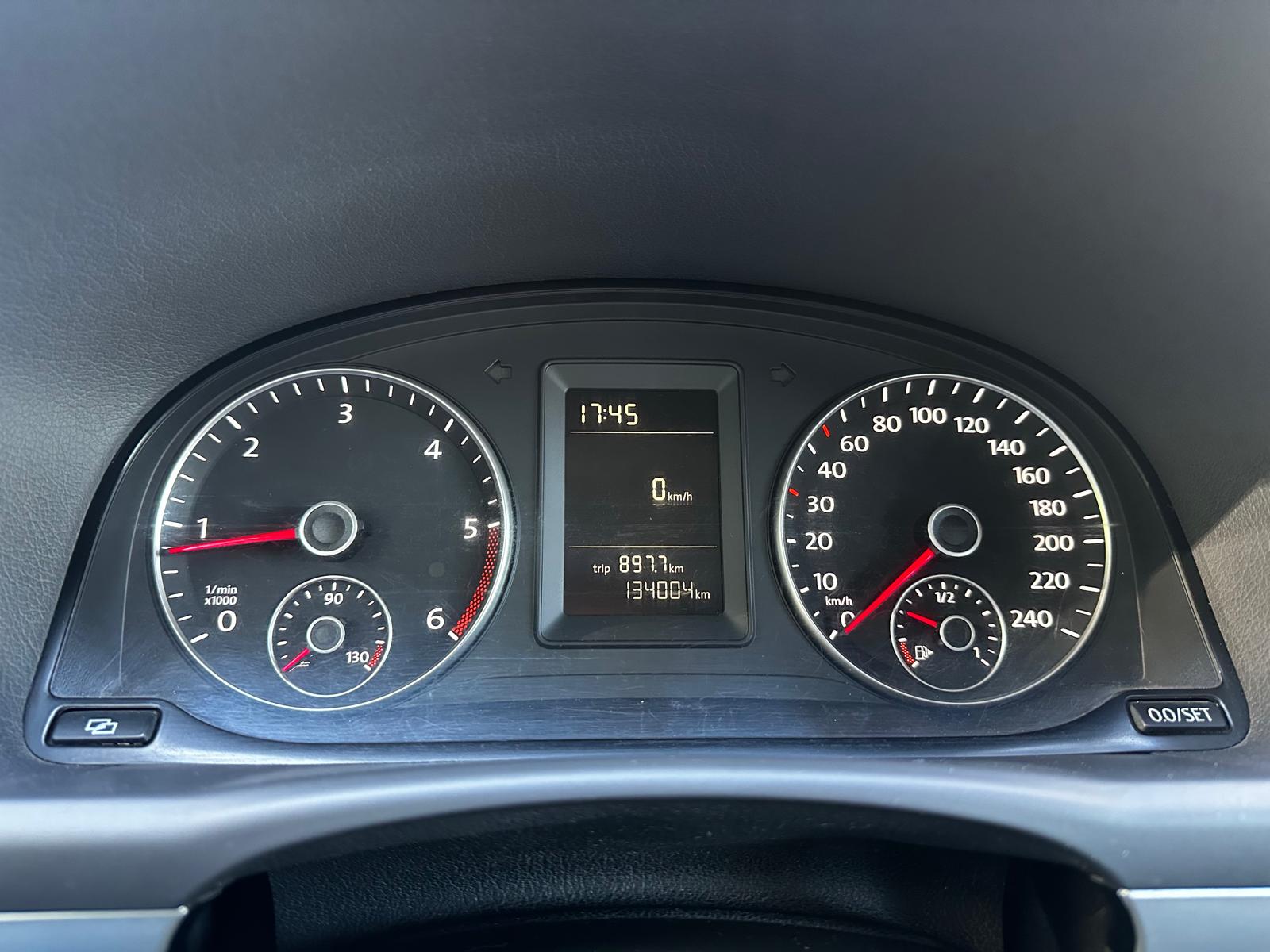 VW Touran 7-Vietīgs