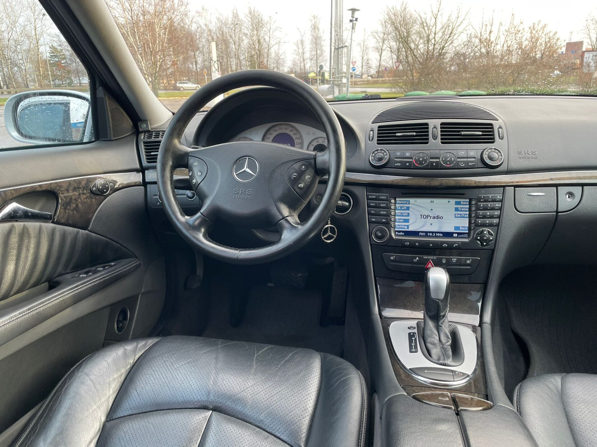 MERCEDES BENZ E240 AVANTGARDE