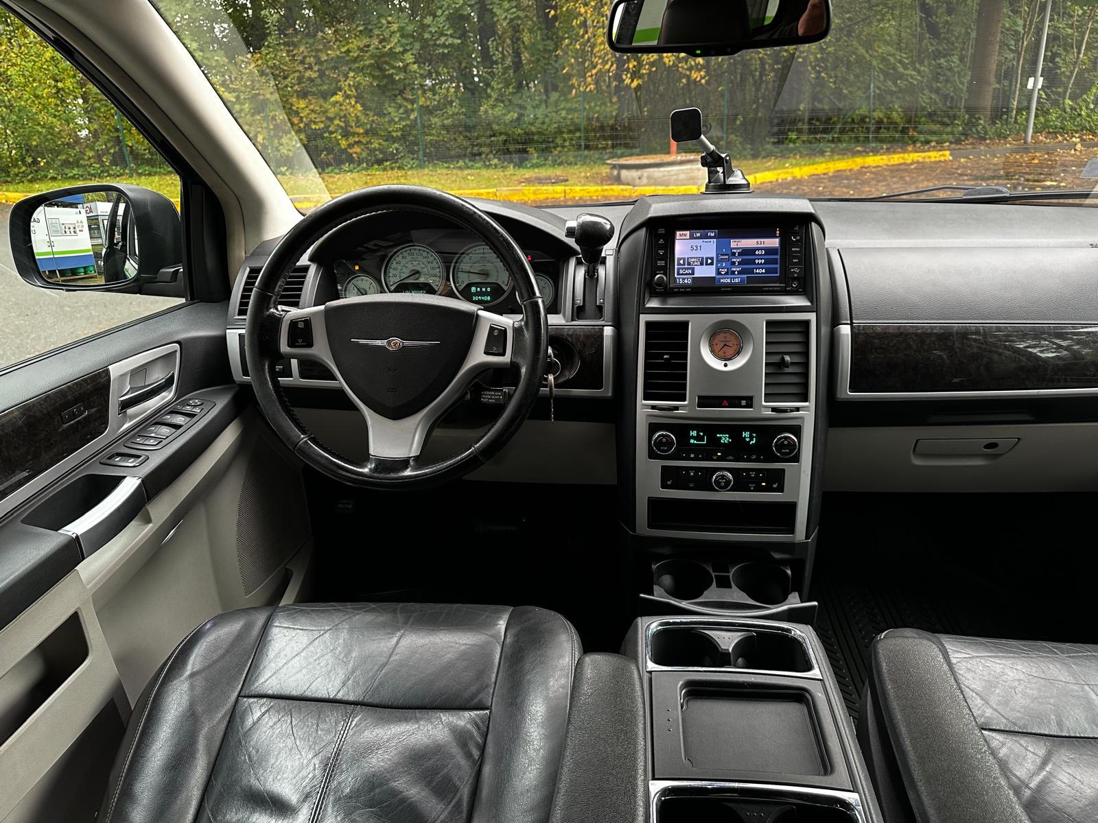Chrysler Grand Voyager Limited Edition Stow N GO 7-vietas