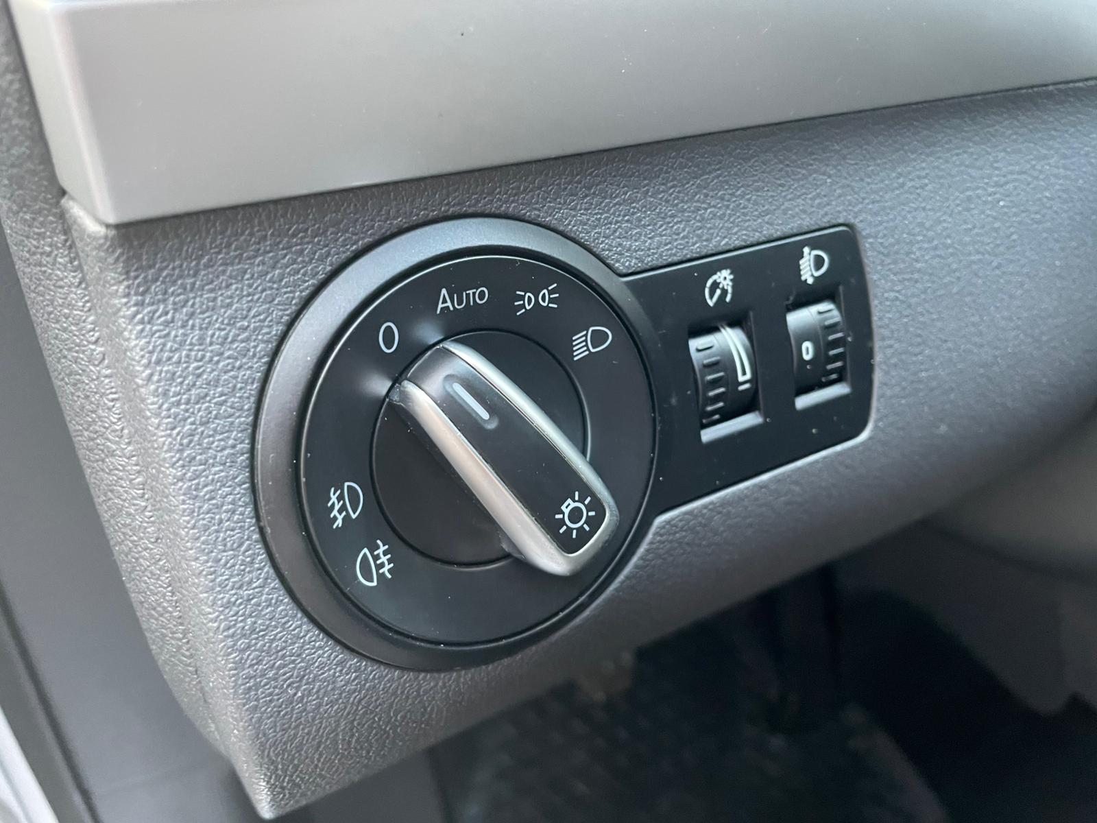 VW Touran 7-Vietīgs