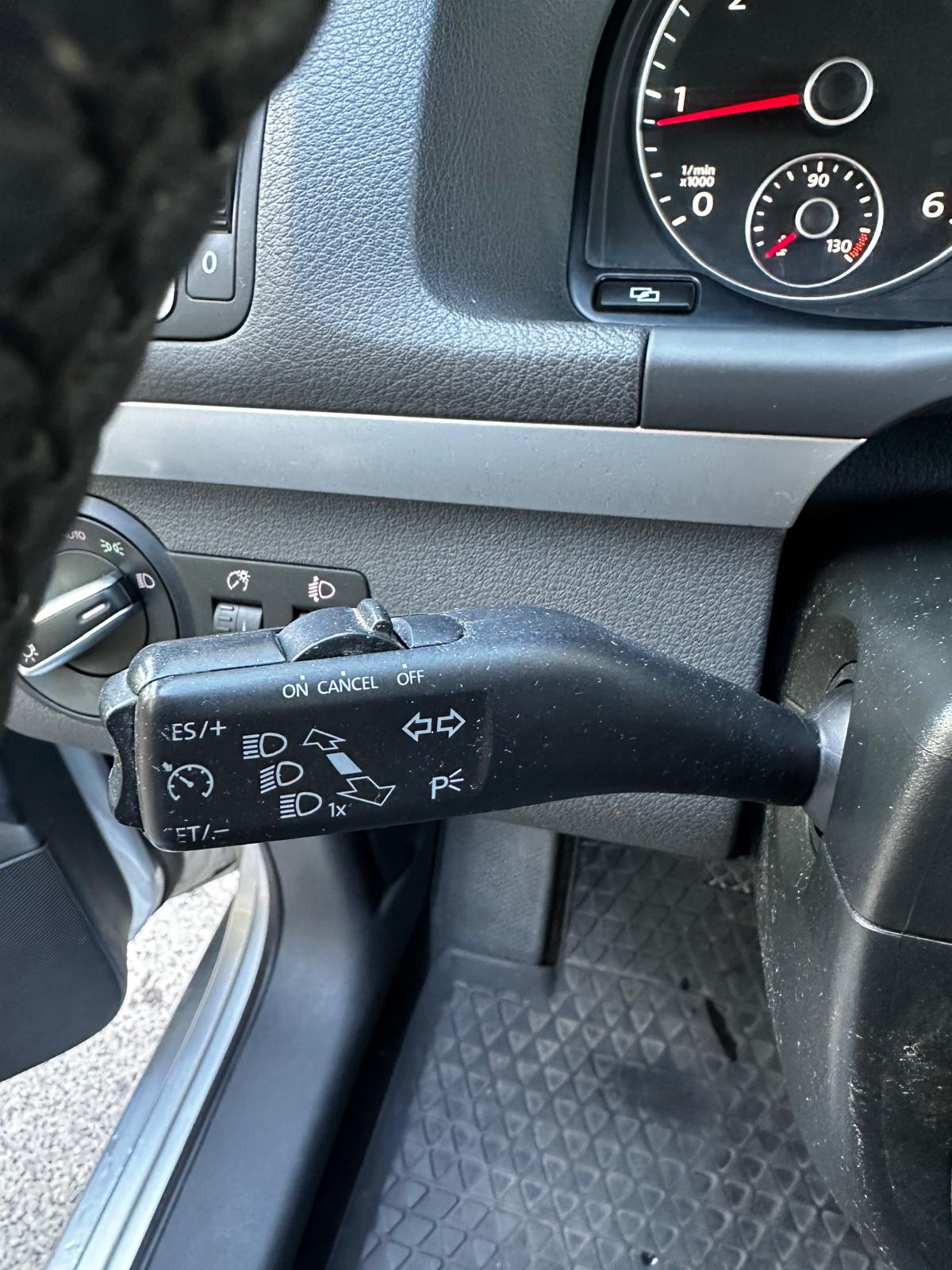 VW Touran 7-Vietīgs