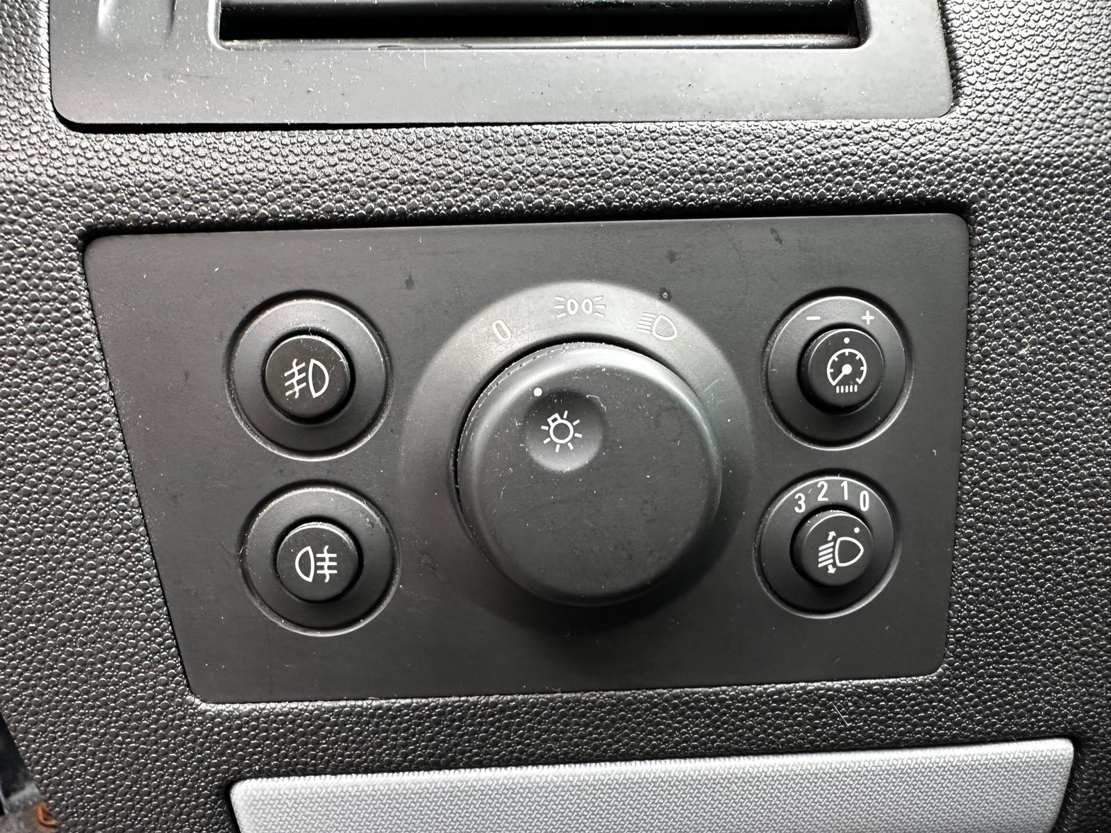 OPEL ZAFIRA 7-VIETAS