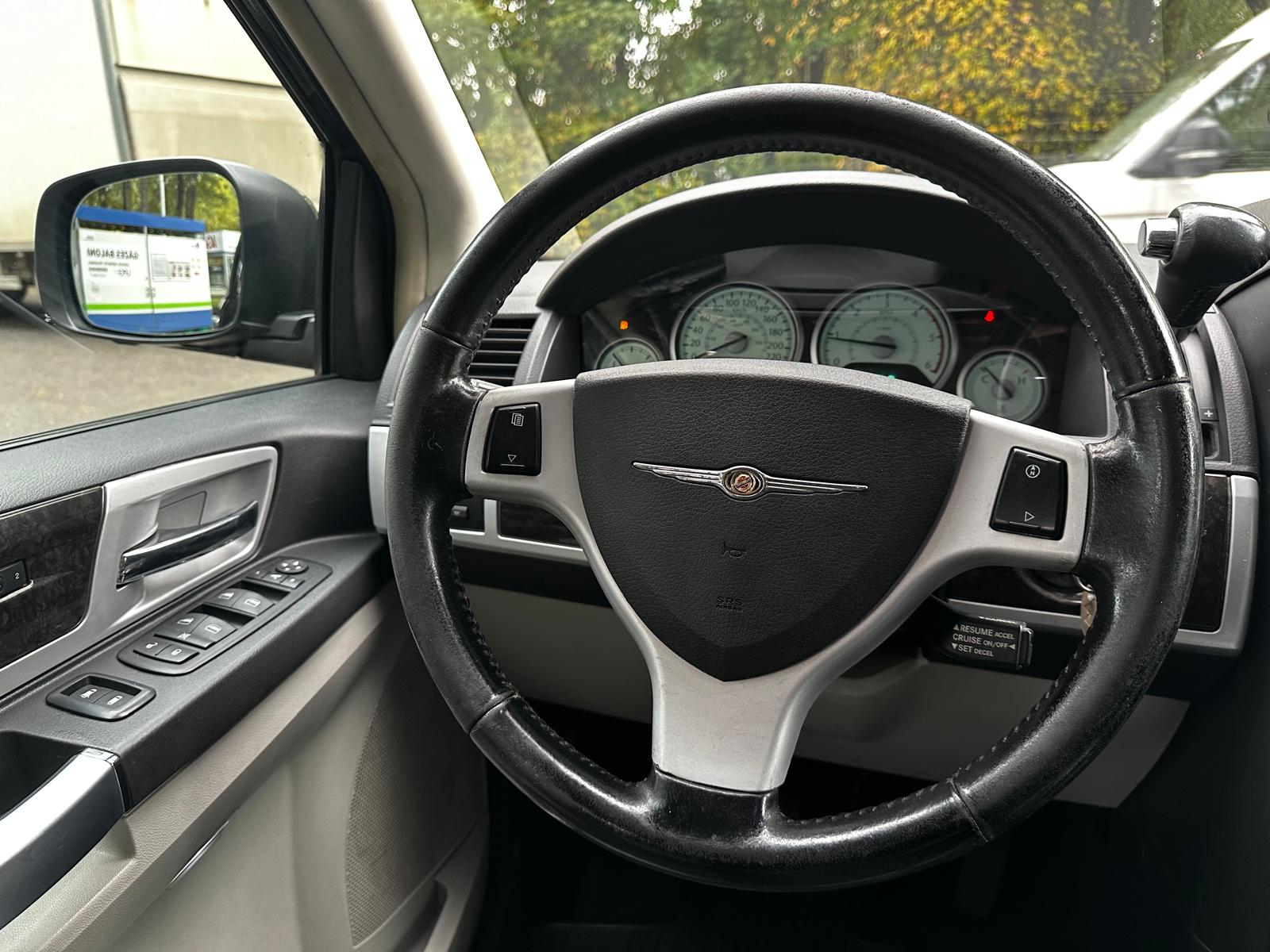 Chrysler Grand Voyager Limited Edition Stow N GO 7-vietas