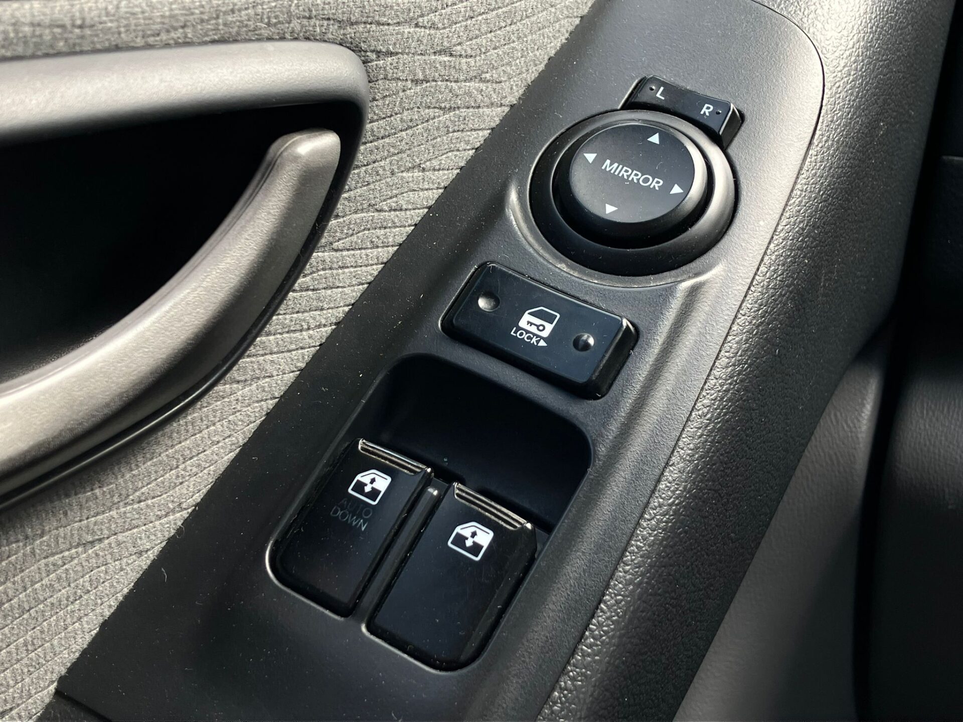 Hyundai H1 8-seats