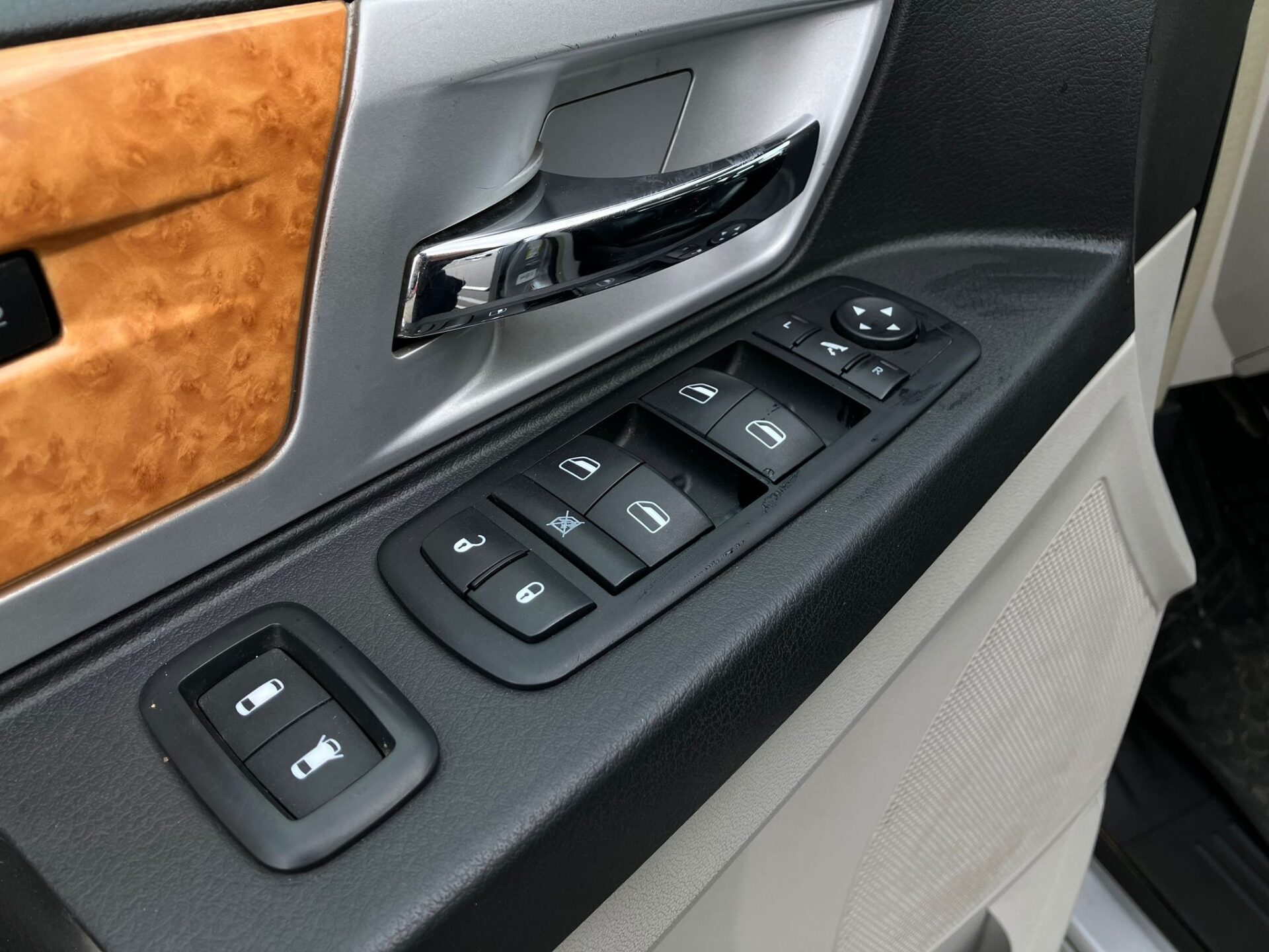 Chrysler Grand Voyager Stow&go 7-мест