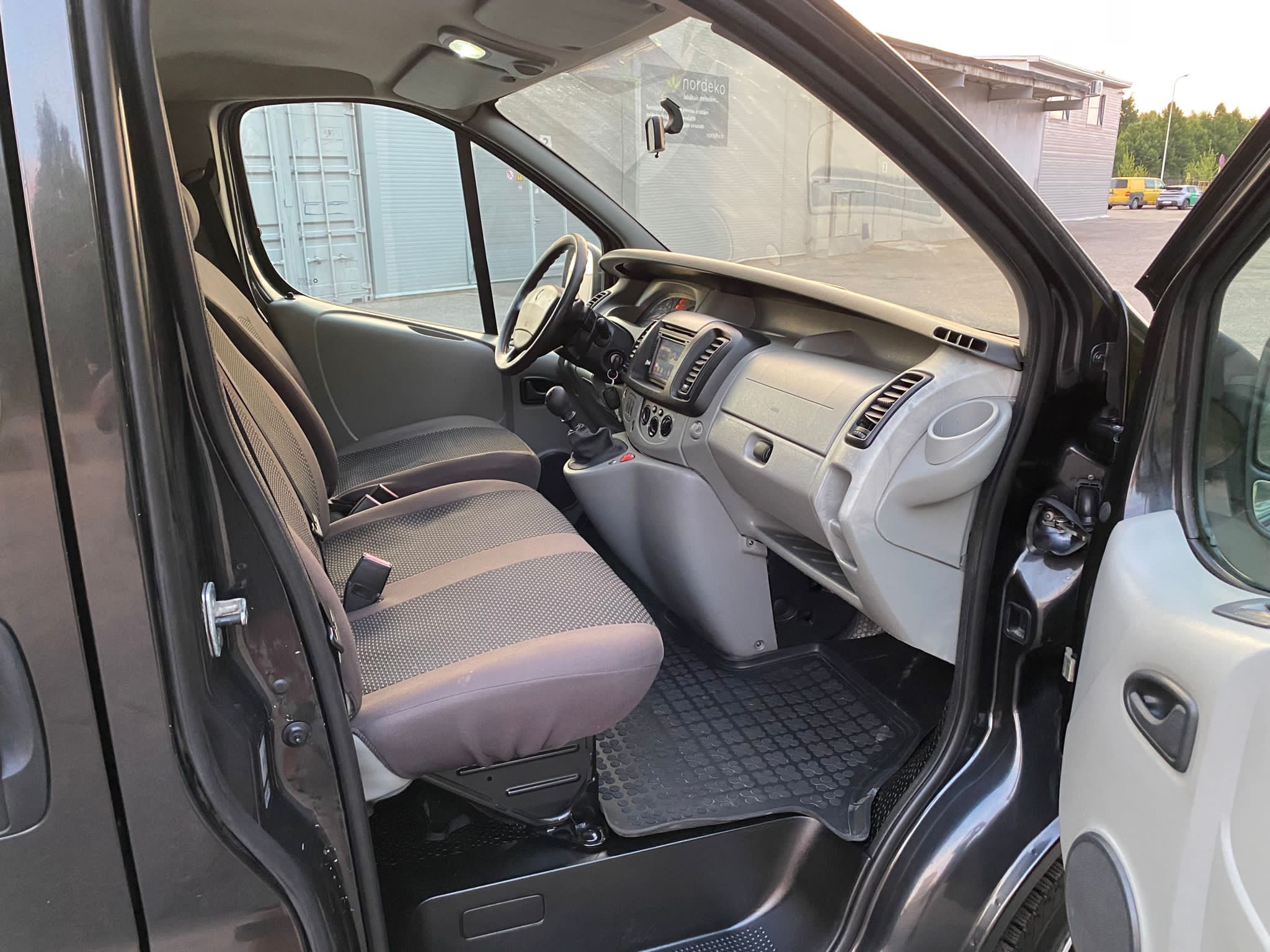 Renault Trafic Passenger 9-vietas